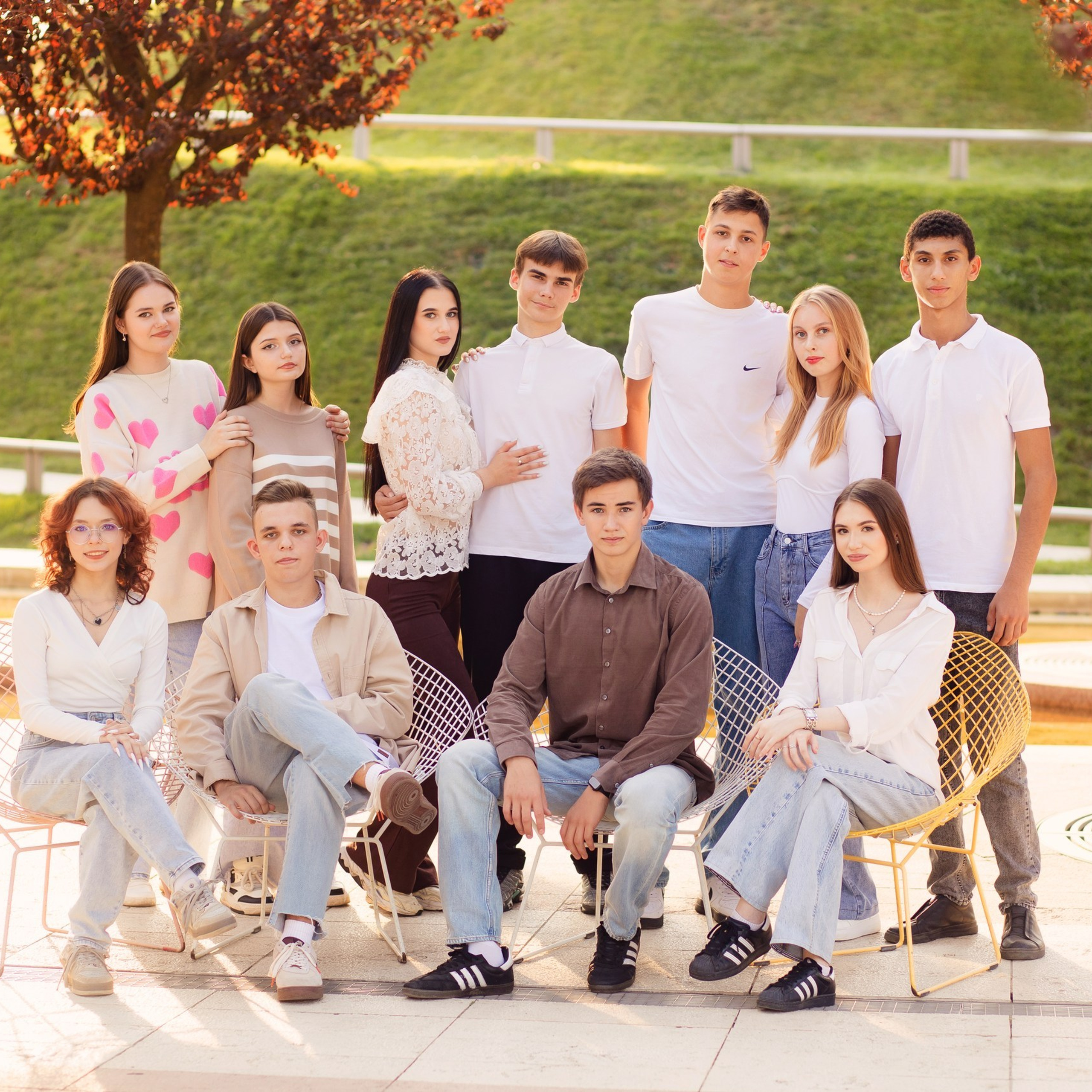 Групповая фотосессия выпускников 11 класса в парке Краснодар