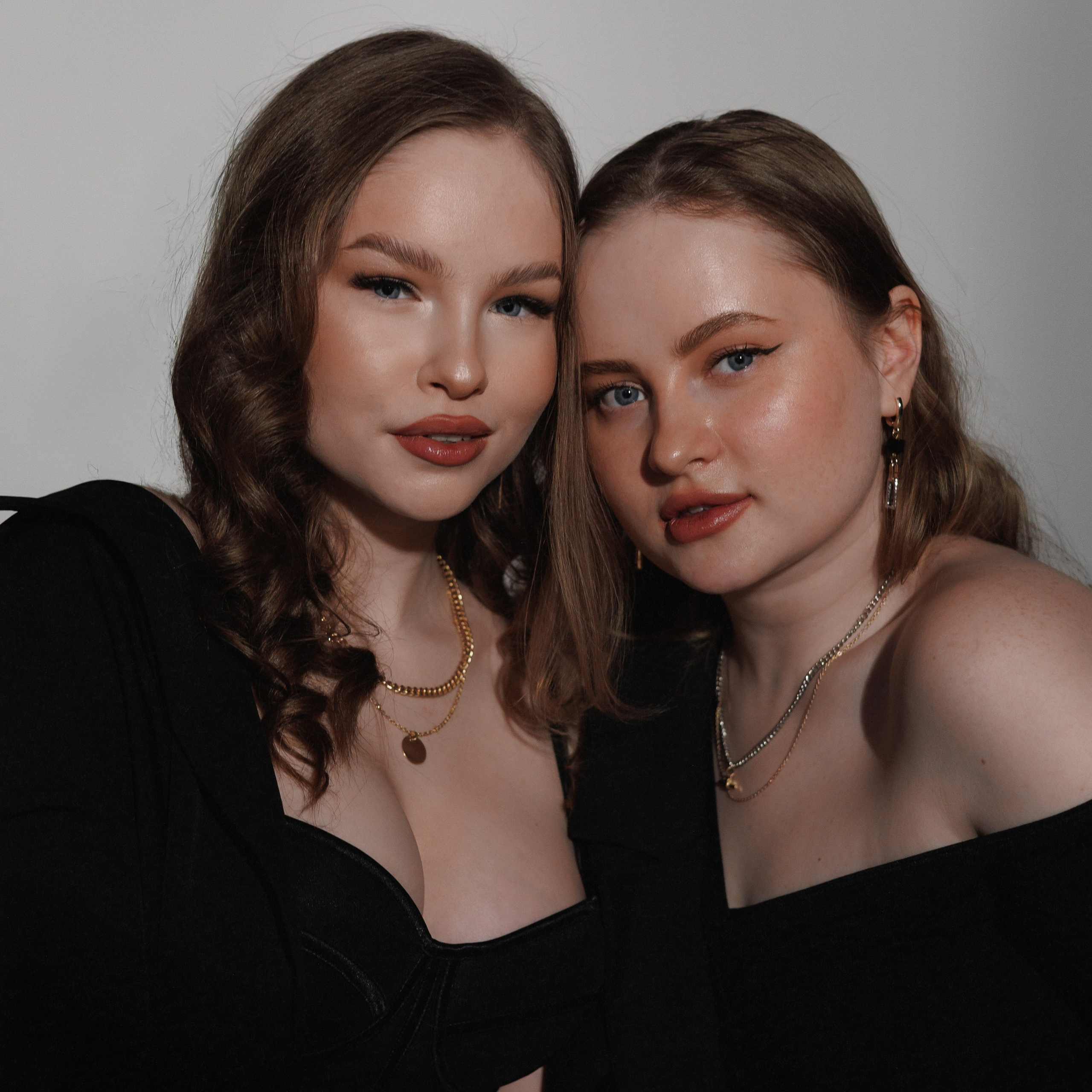 Настя и Арина