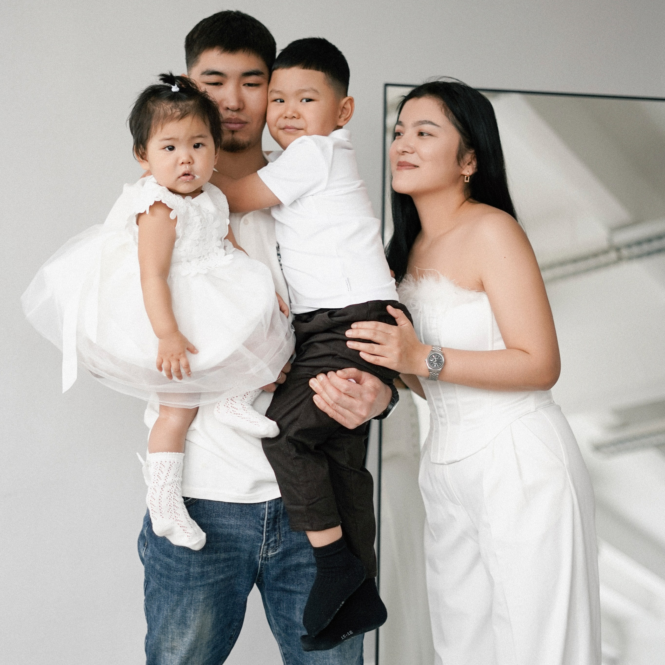 Нурзада и семья