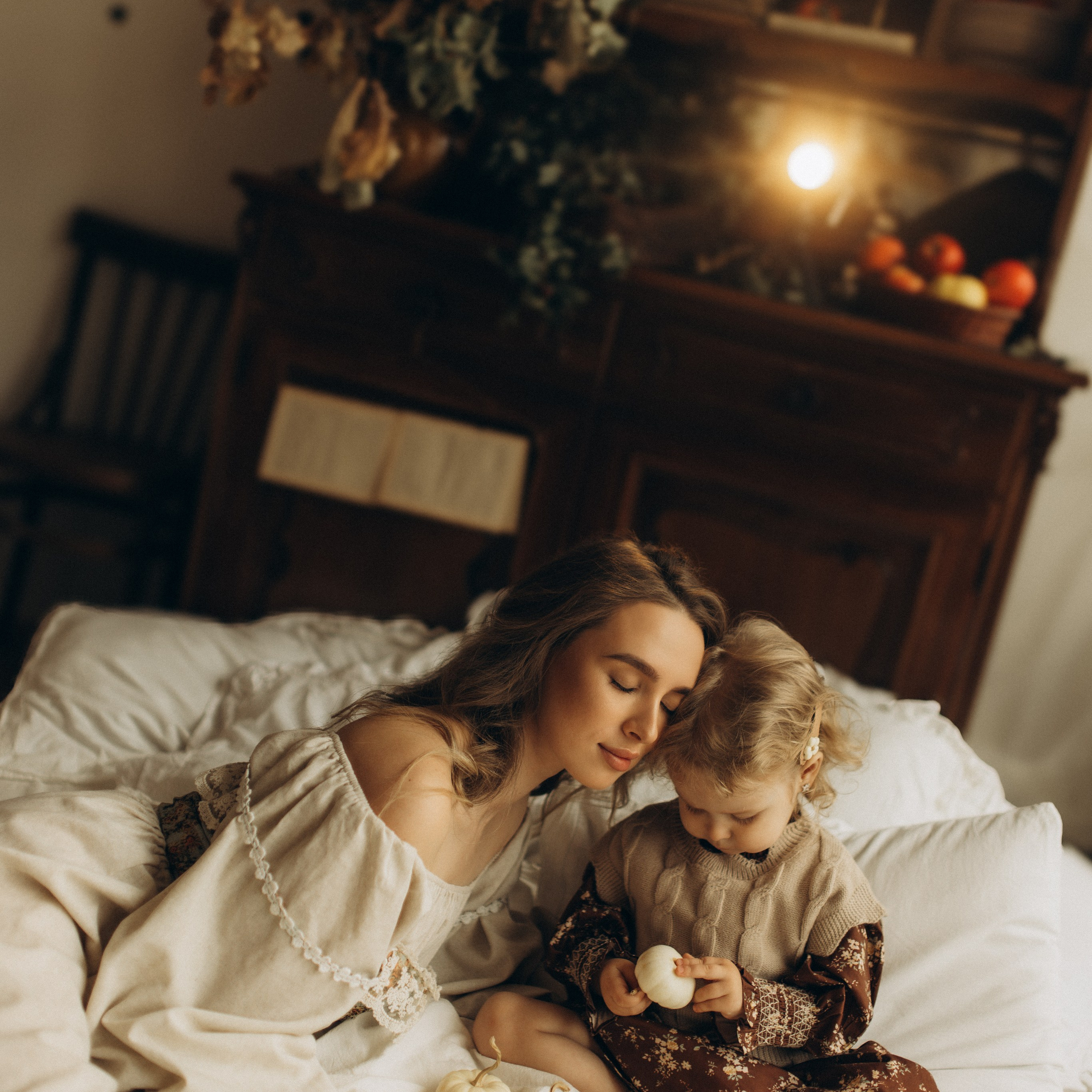 Оля и Амелия