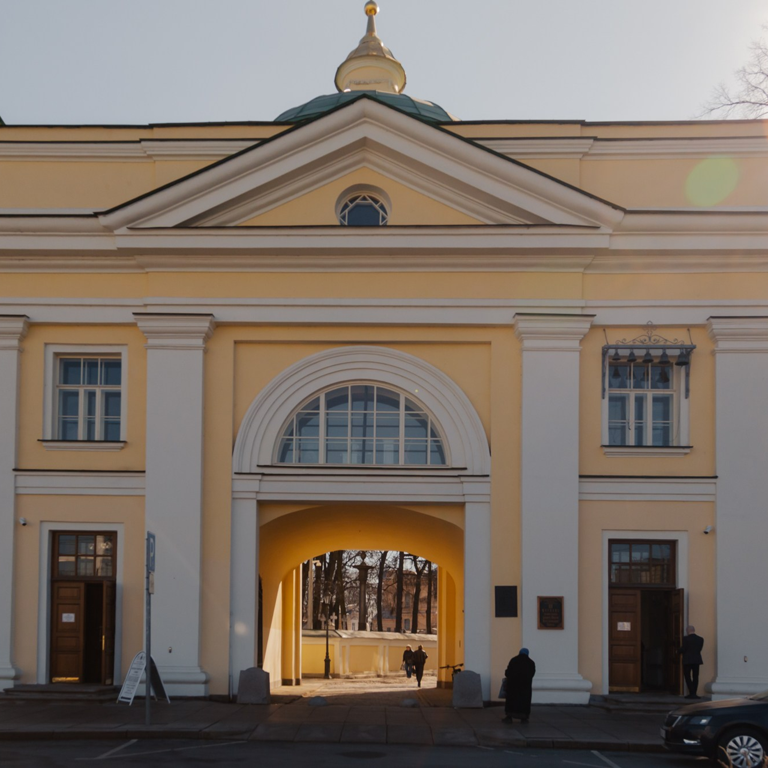 Надвратная церковь в&nbsp;Лавре или Церковь во&nbsp;имя иконы Божией Матери «Всех Скорбящих Радость»