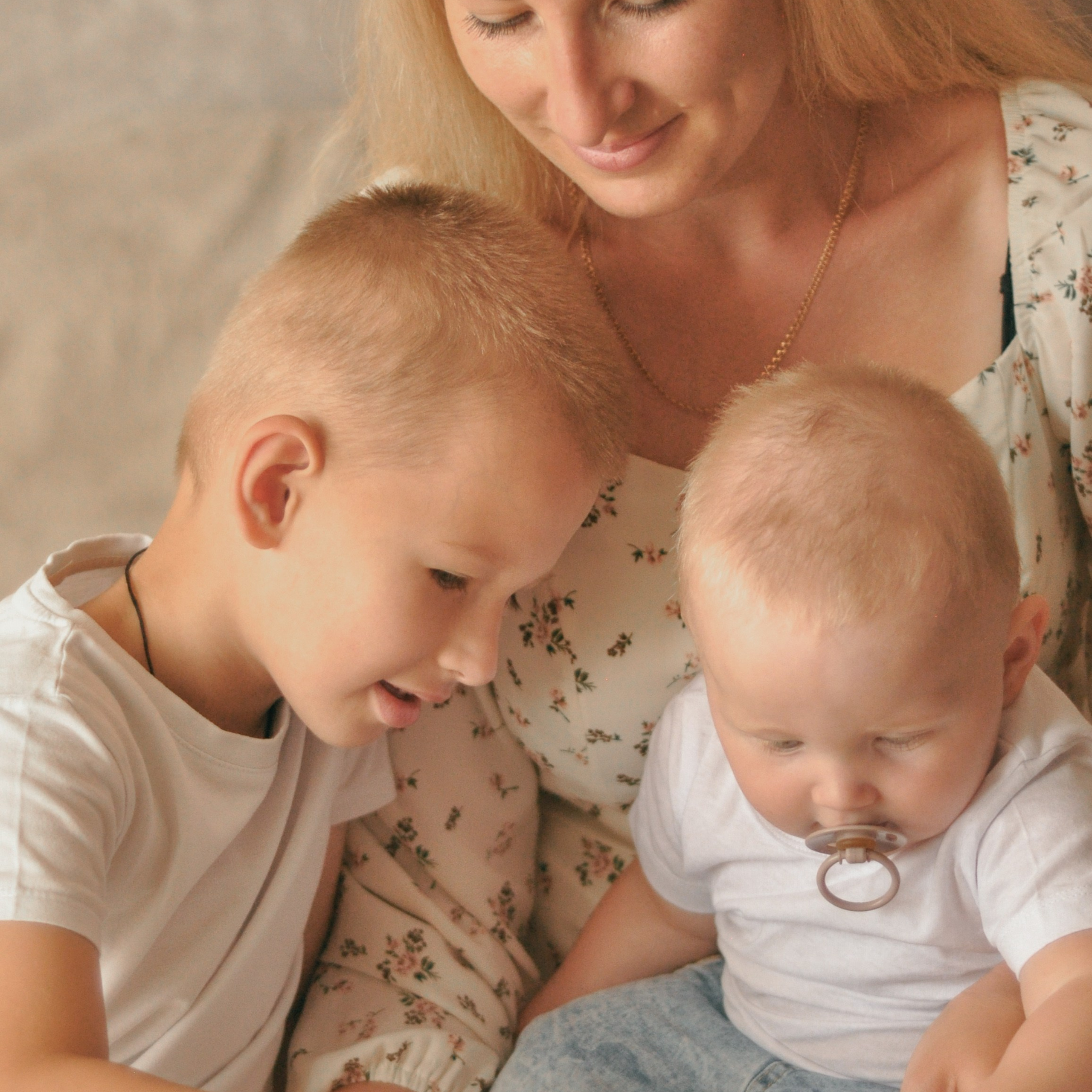 Фотосессия мама с двумя сыночками. Сохраню важные для тебя моменты