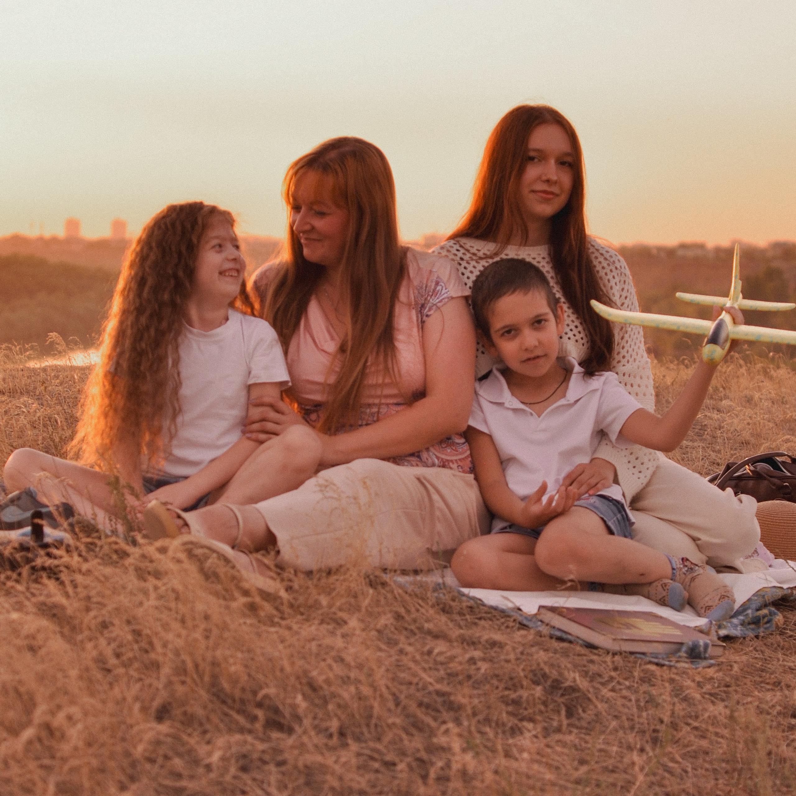 Семейная фотосессия на закате с Людмилой и ее детьми. Сохраню важные для тебя моменты