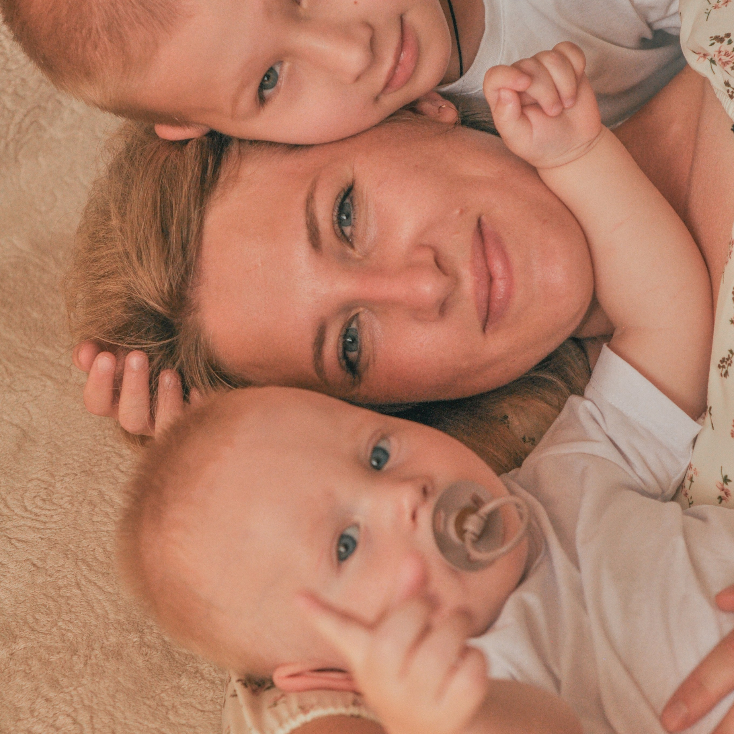 Фотосессия мама с двумя сыночками. Сохраню важные для тебя моменты