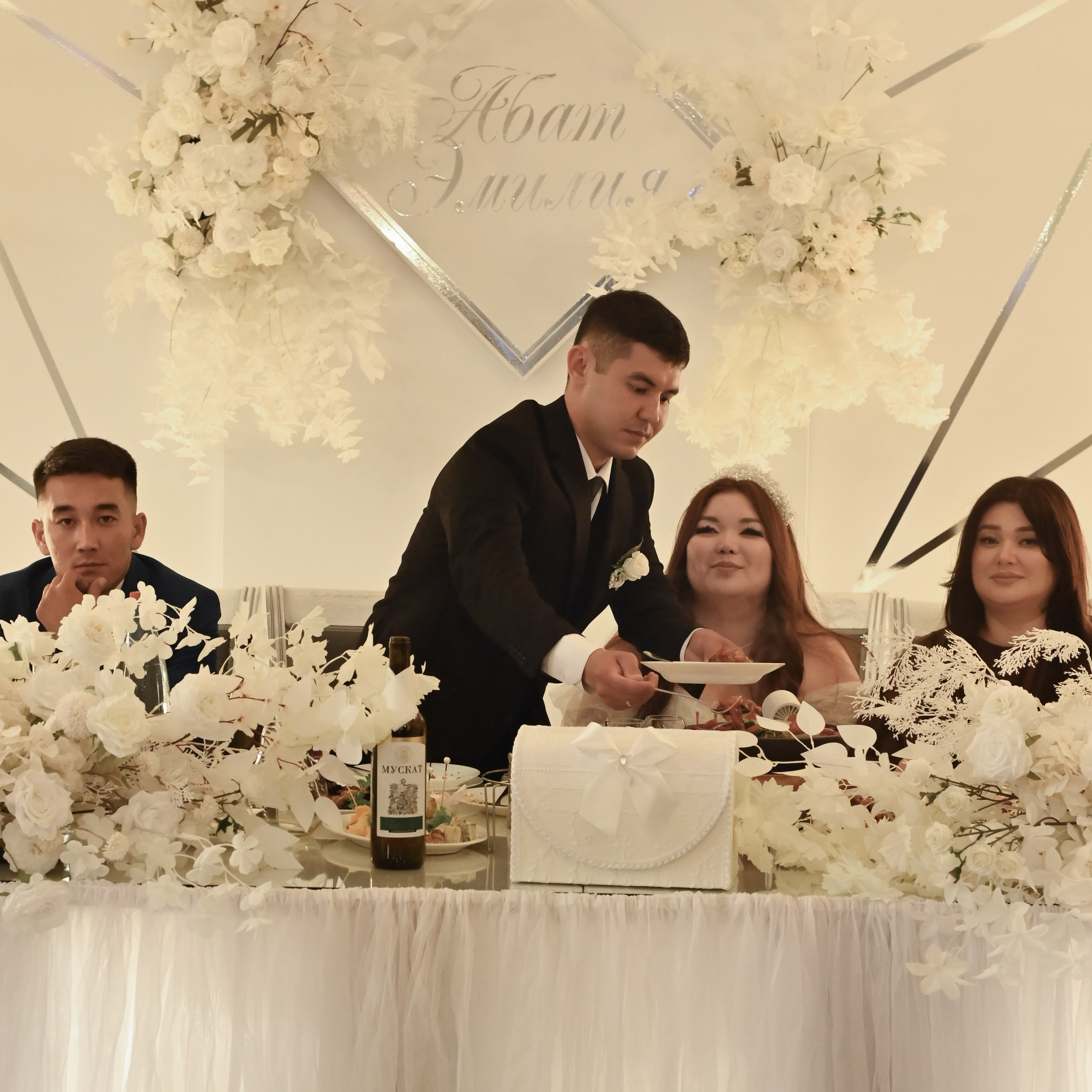 Абат и Эмилия. Сохраню важные для тебя моменты