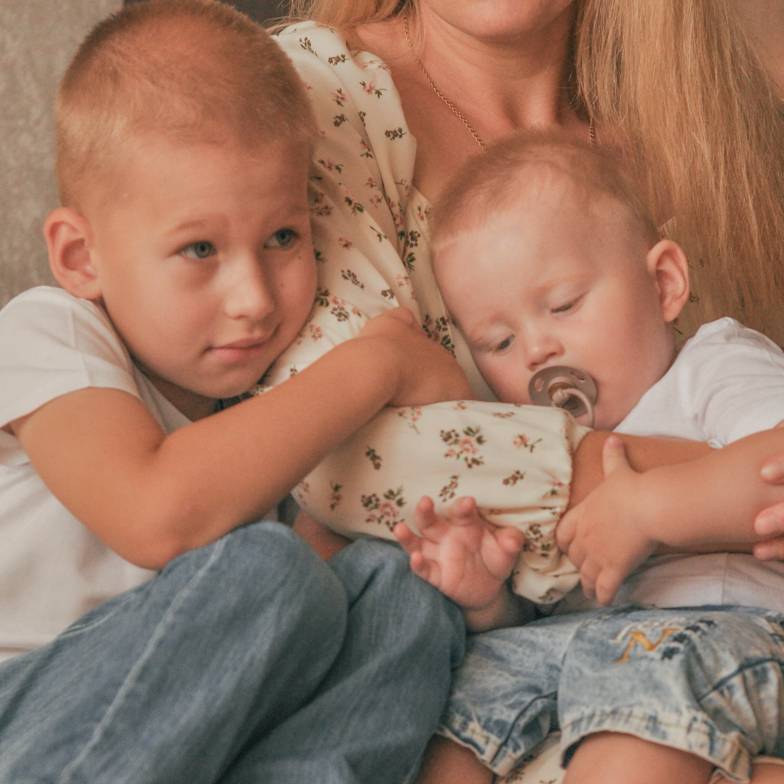 Фотосессия мама с двумя сыночками. Сохраню важные для тебя моменты