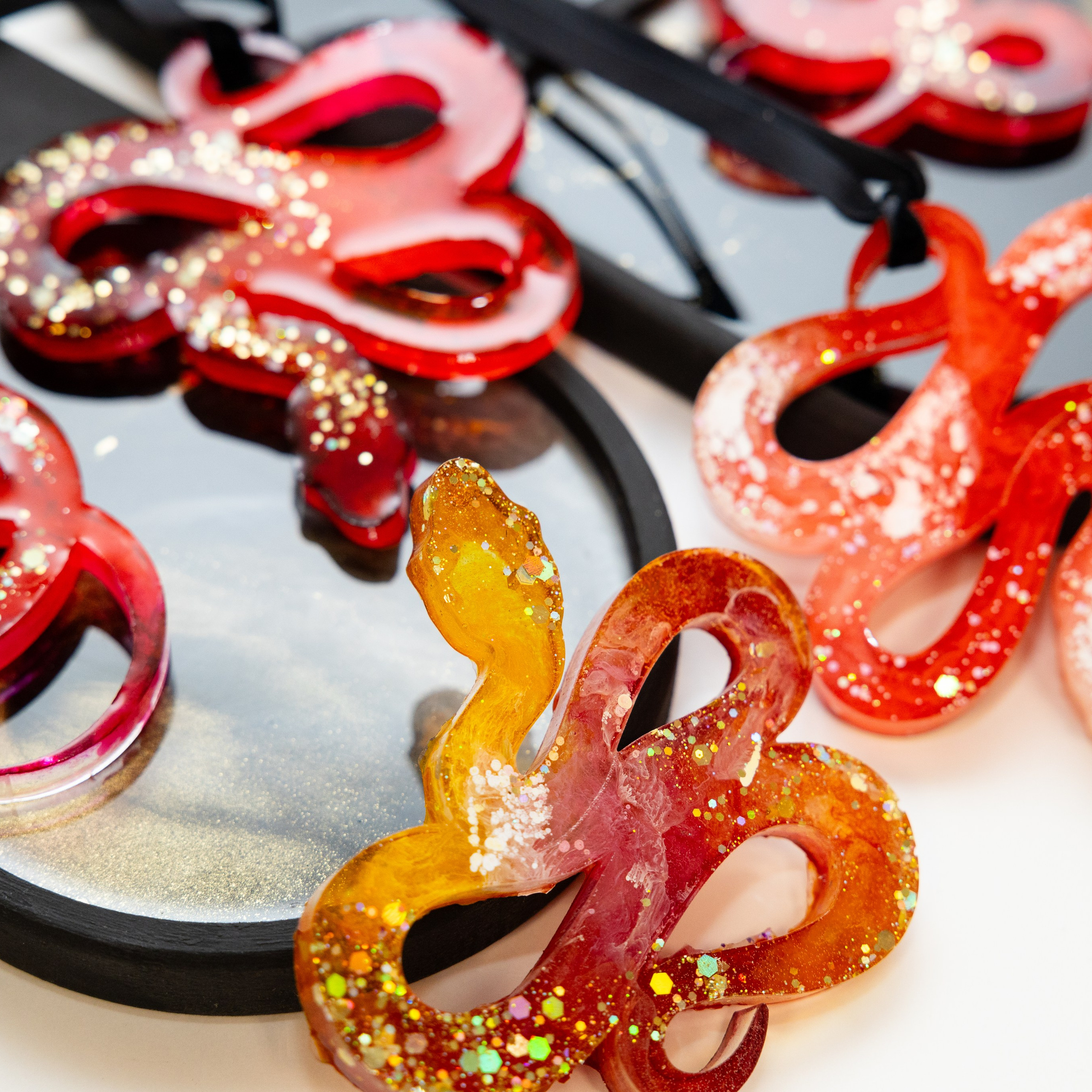 Елочные игрушки из смолы