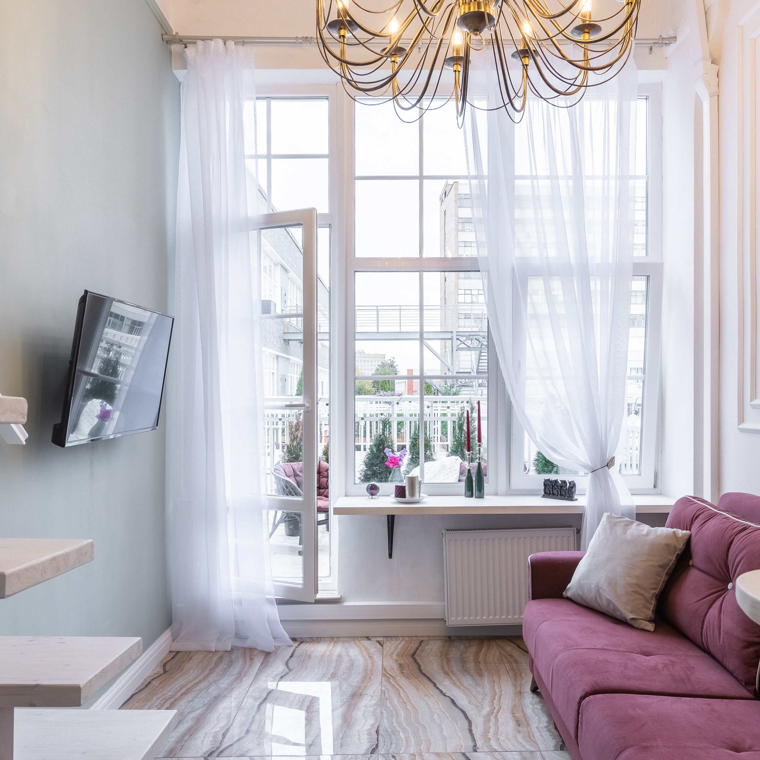 Апартаменты 18 м² с жилой антресолью и террасой