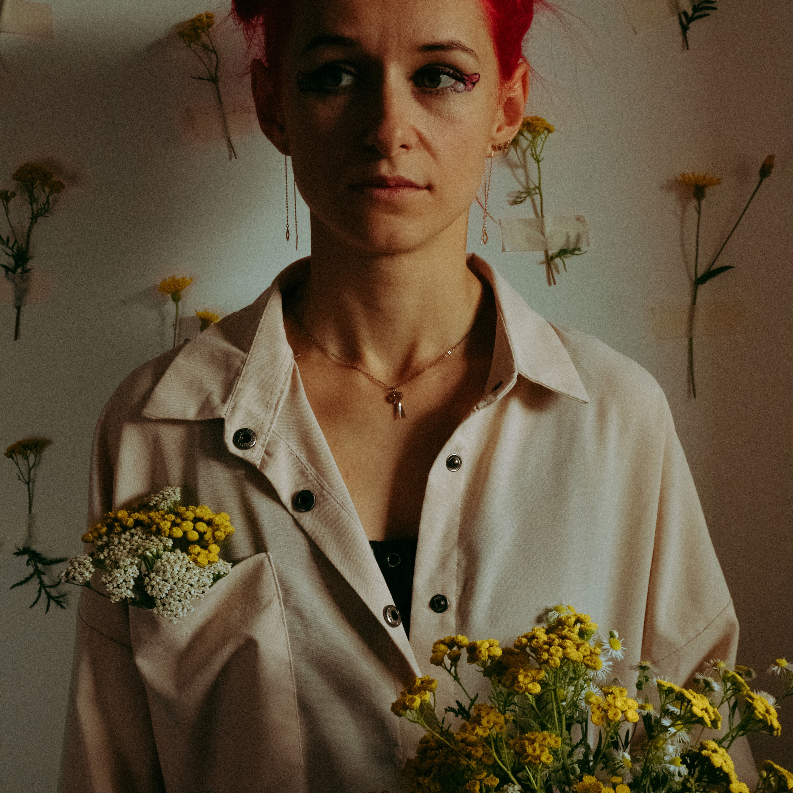 цветут цветы.