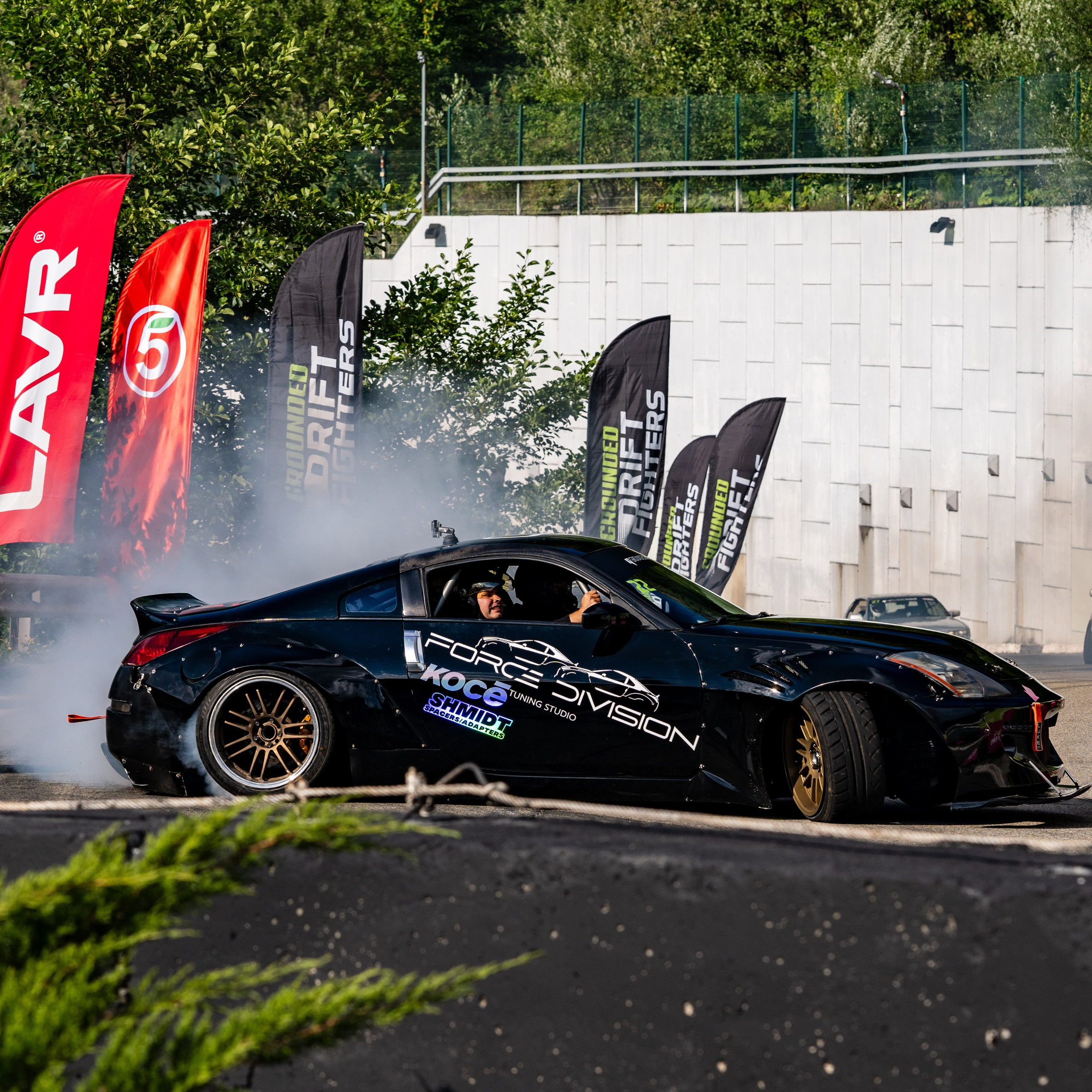 Автомобильные дрифт-гонки в рамках фестиваля Grounded 2024