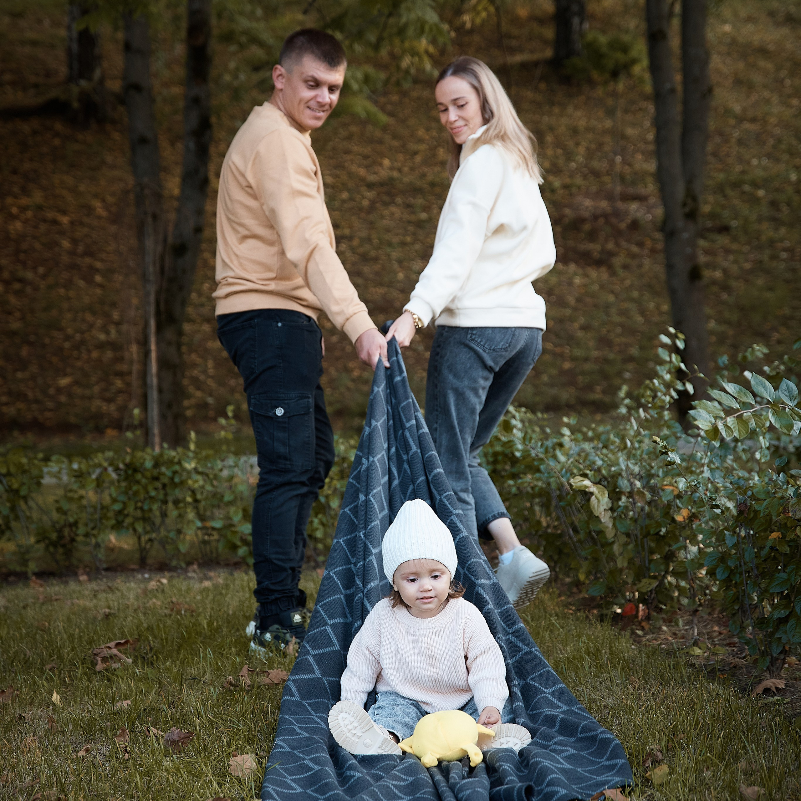 Прогулка в&nbsp;Алесандровском саду. Надя и&nbsp;Дима с&nbsp;дочей.