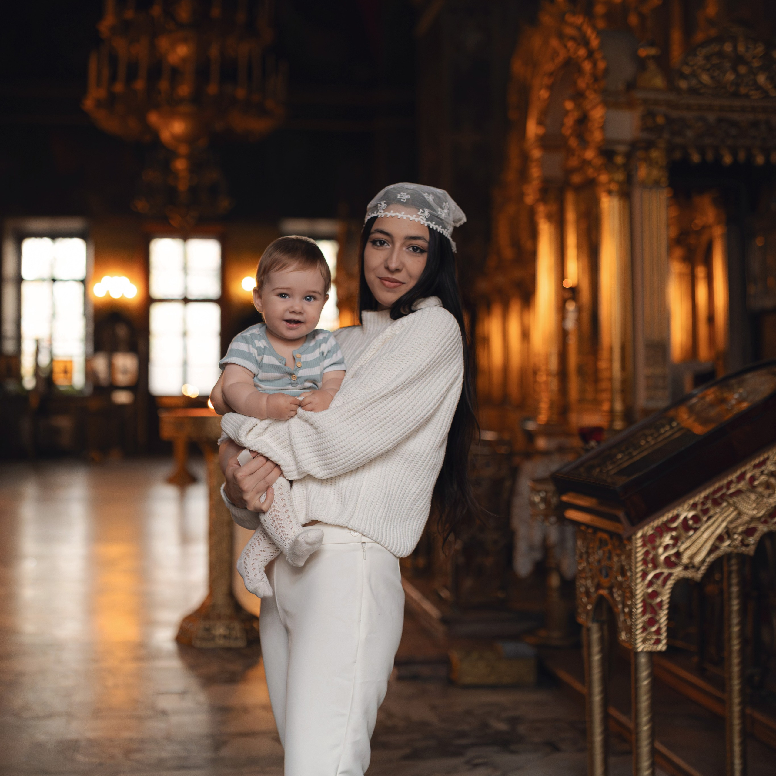 Крещение девочки в Храме Воскресения Словущего в Даниловской Слободе. Семейный фотограф в Москве 📸