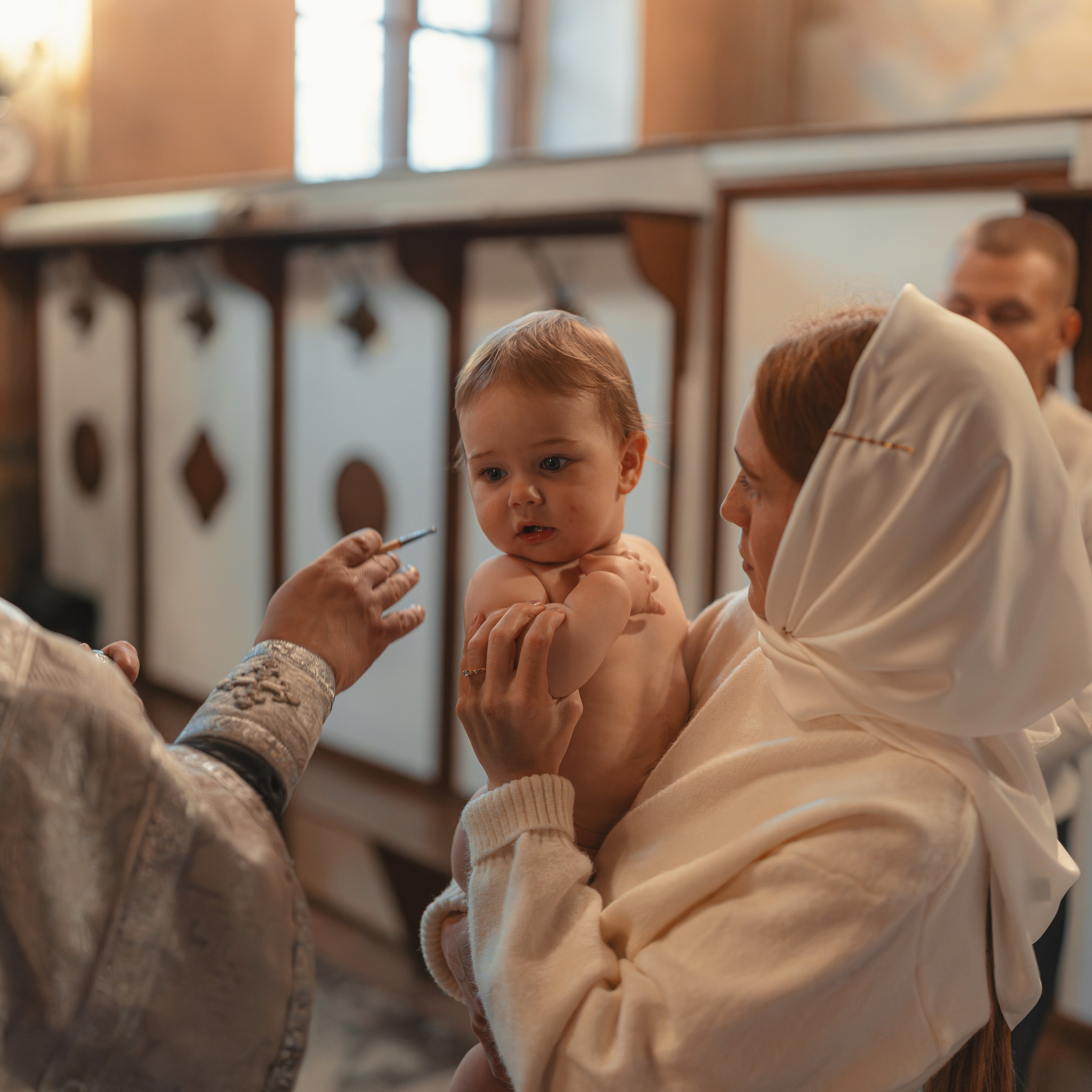 Крещение девочки в Храме Воскресения Словущего в Даниловской Слободе. Семейный фотограф в Москве 📸
