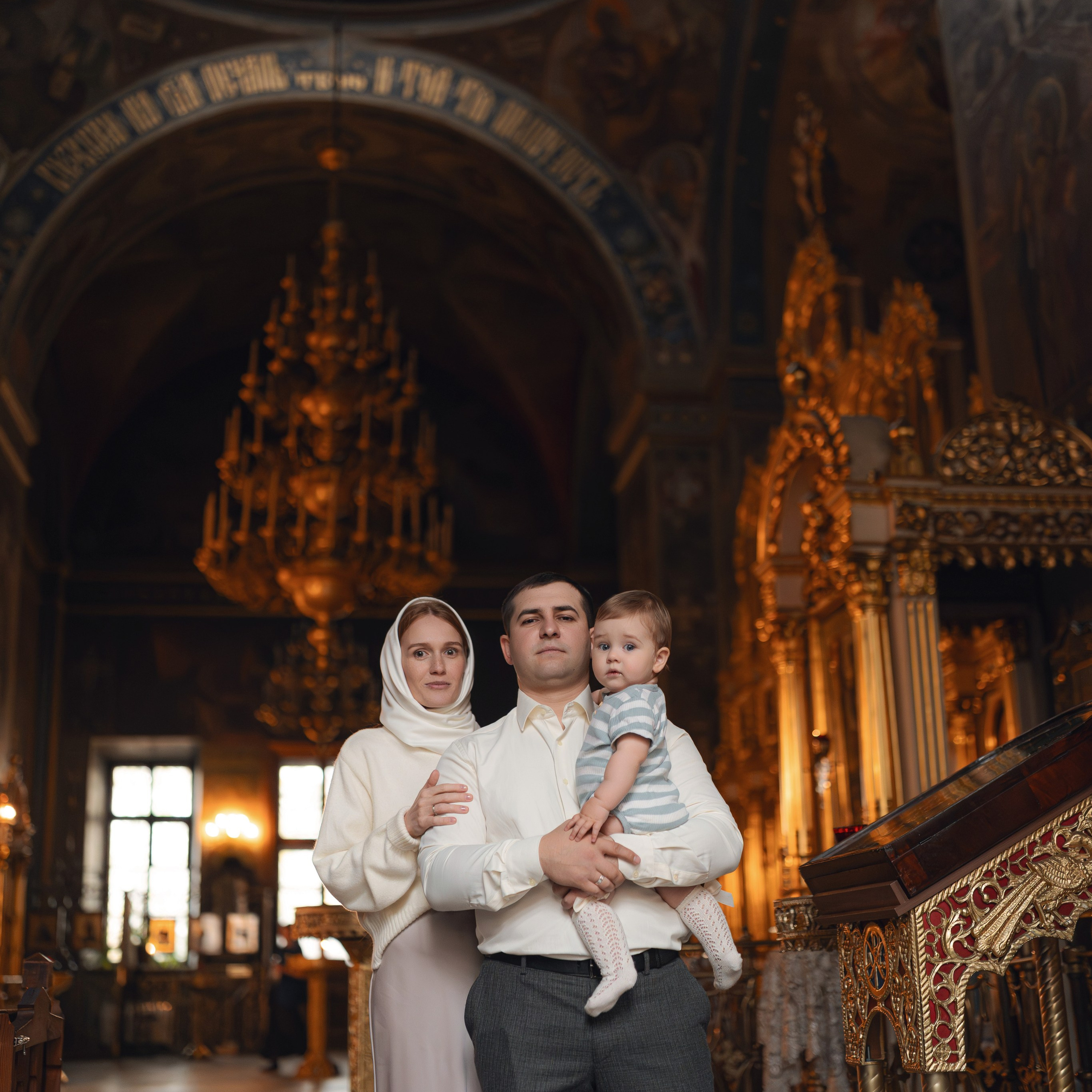 Крещение девочки в Храме Воскресения Словущего в Даниловской Слободе. Семейный фотограф в Москве 📸