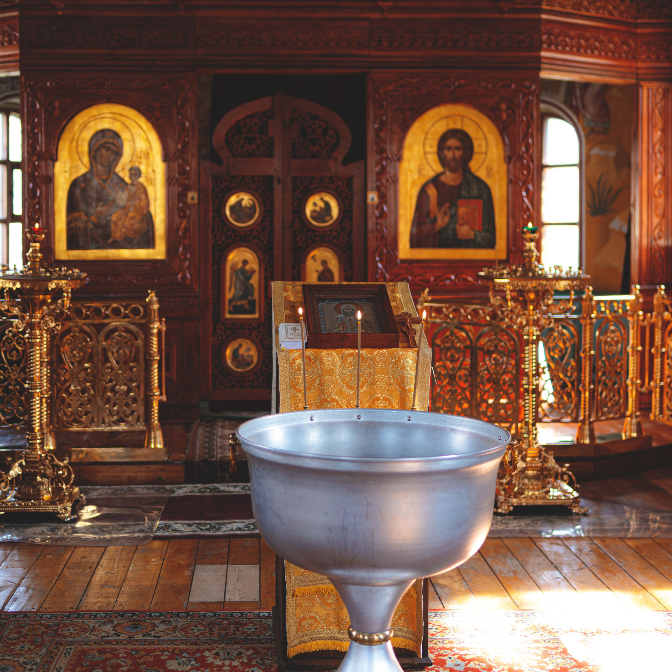 Фотографии с крещения в Церкви Тихона, патриарха Всероссийского. Семейный фотограф в Москве 📸