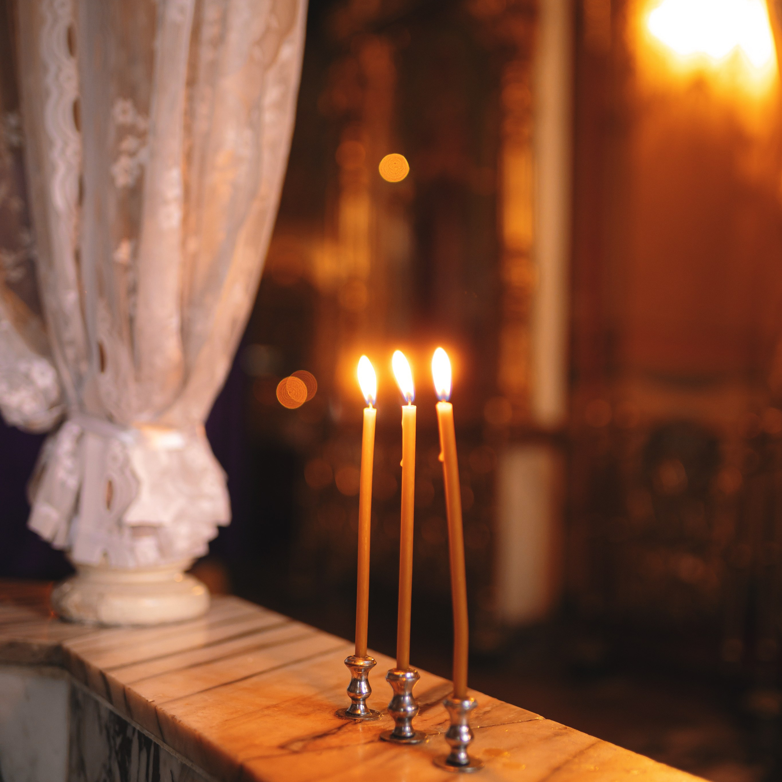 Трогательные фотографии с крещения малыша в Храме Воскресения Словущего в Даниловской Слободе. Семейный фотограф в Москве 📸