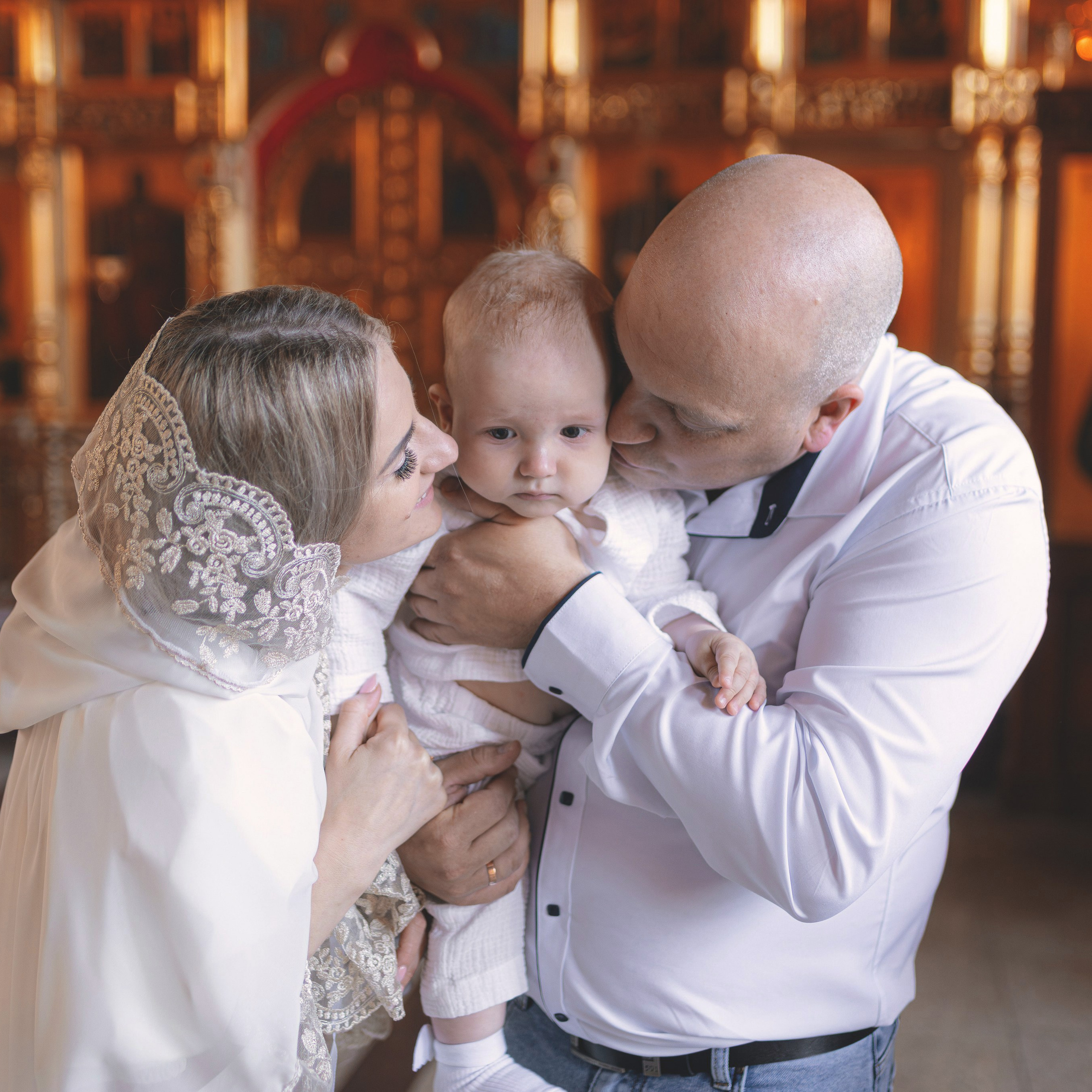 Светлые и душевные фотографии с крещения в Церкви Николая Чудотворца в Ангелово. Семейный фотограф в Москве 📸