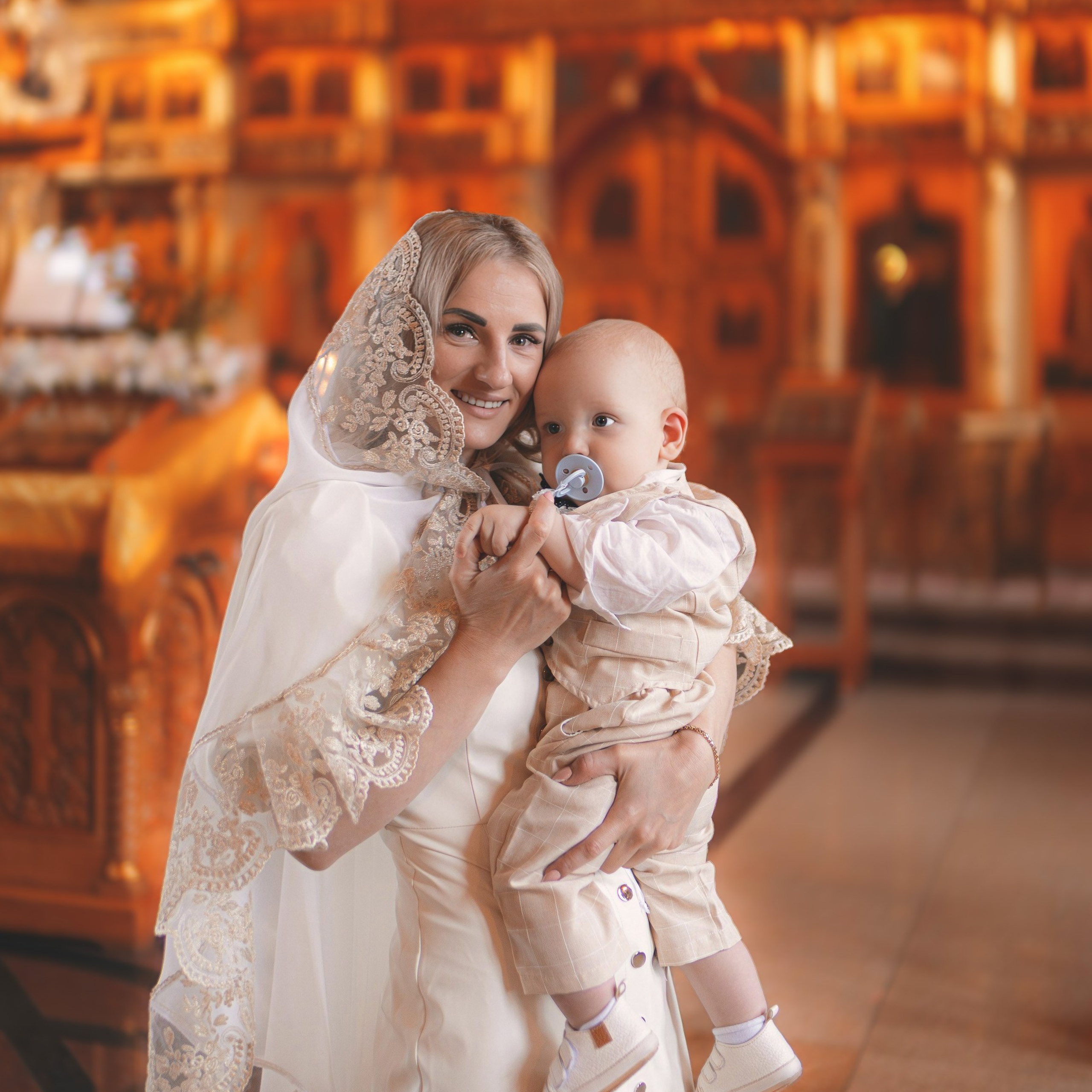 Светлые и душевные фотографии с крещения в Церкви Николая Чудотворца в Ангелово. Семейный фотограф в Москве 📸