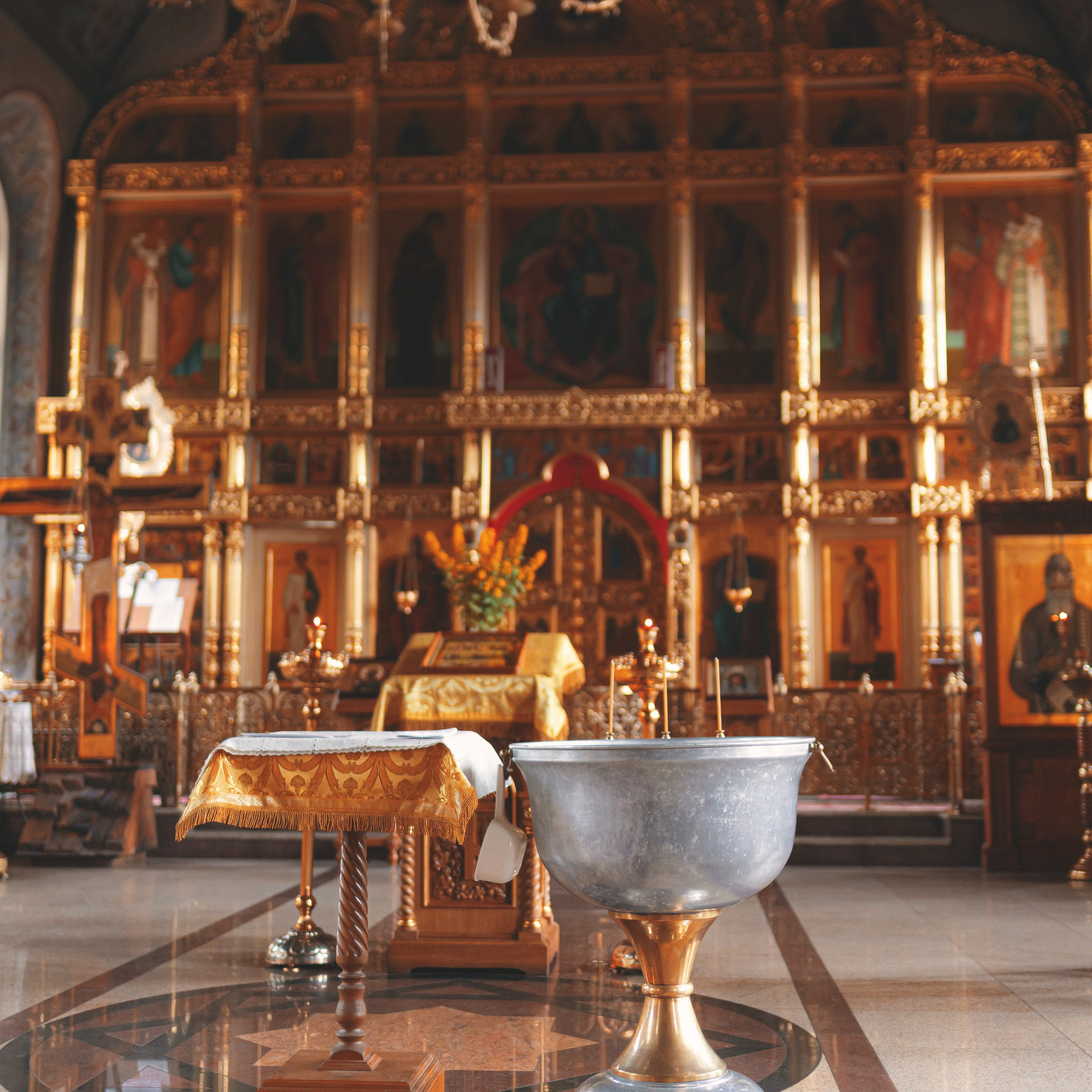 Светлые и душевные фотографии с крещения в Церкви Николая Чудотворца в Ангелово. Семейный фотограф в Москве 📸