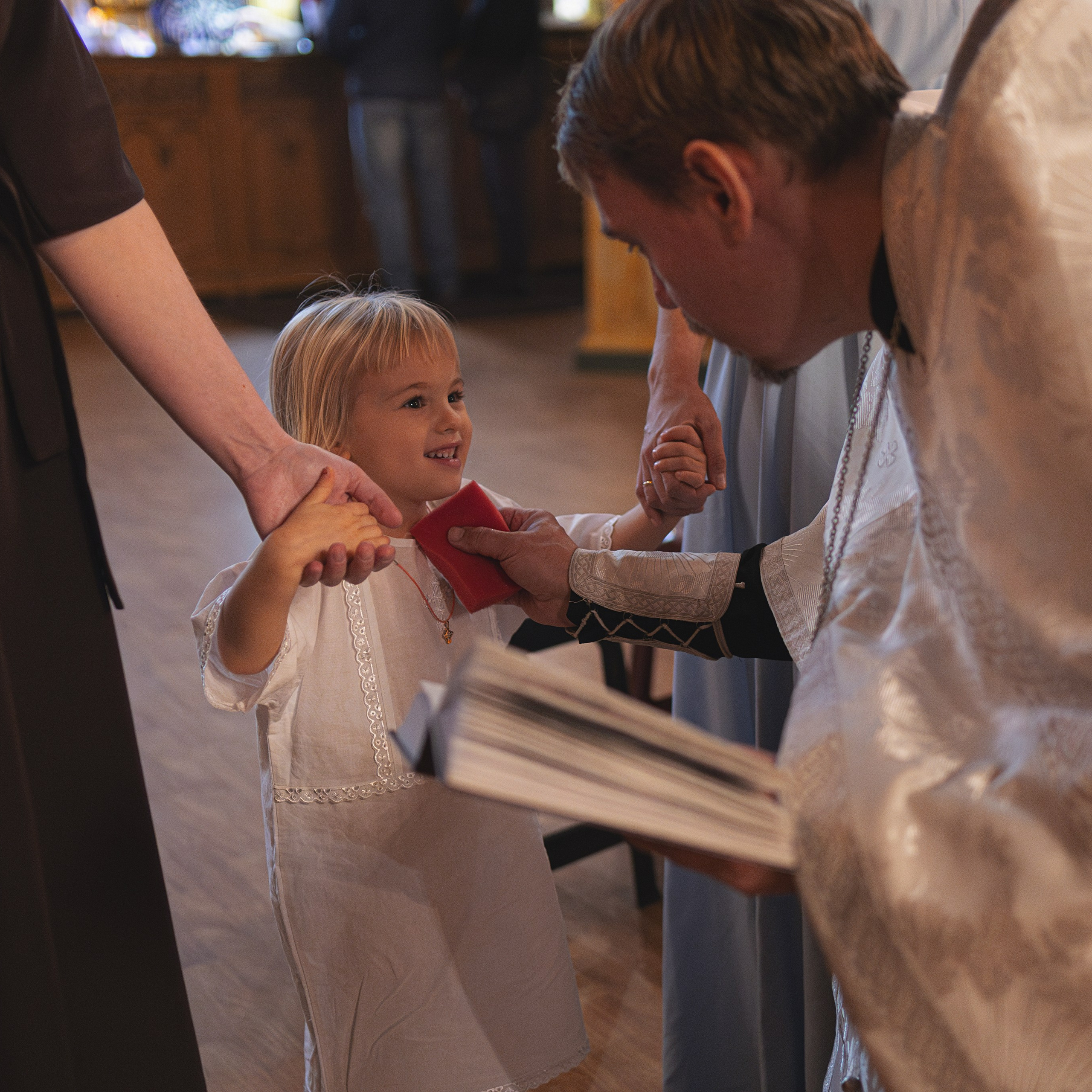 Крещение в Соборе Покрова Пресвятой Богородицы. Семейный фотограф в Москве 📸