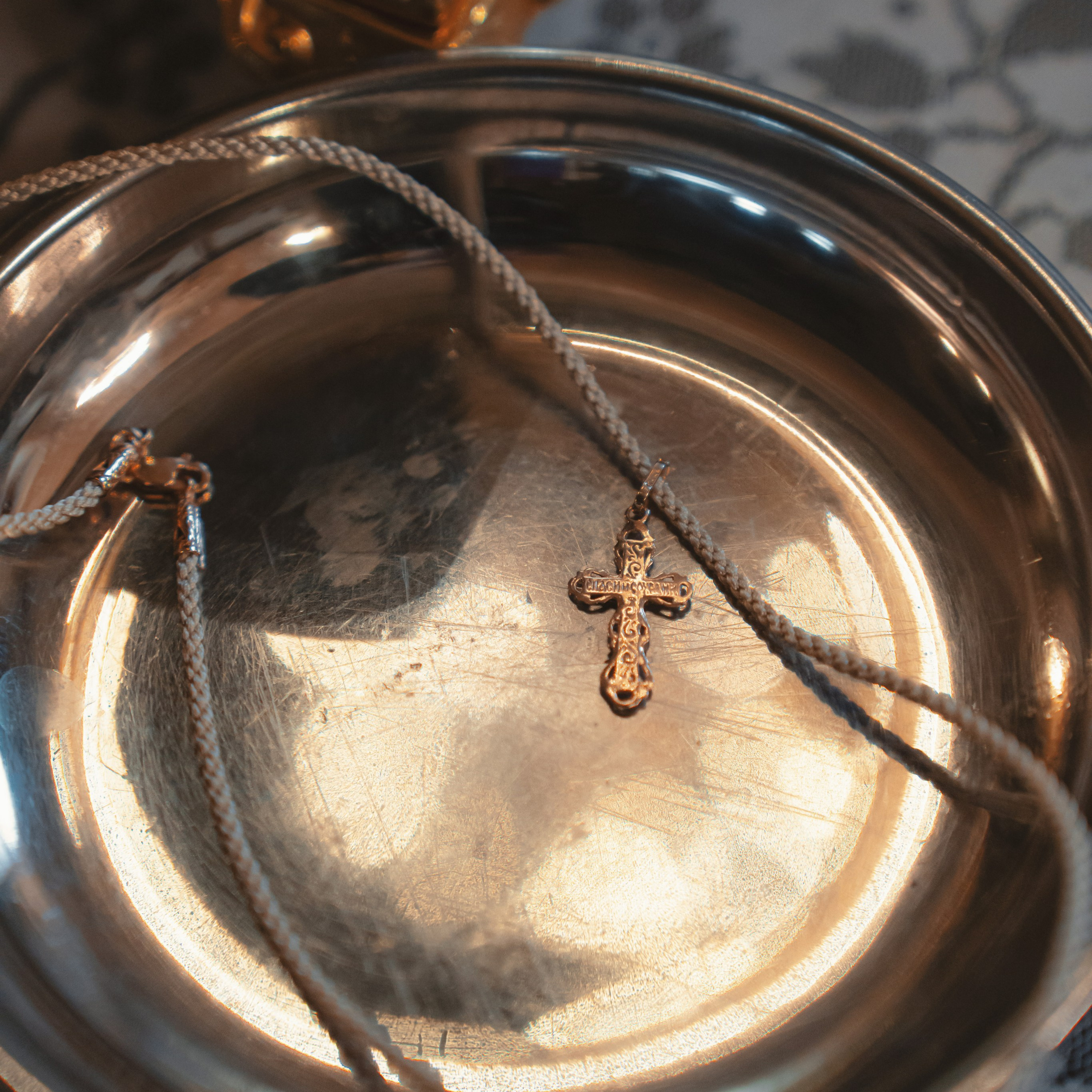 Крещение девочки в Храме Воскресения Словущего в Даниловской Слободе. Семейный фотограф в Москве 📸