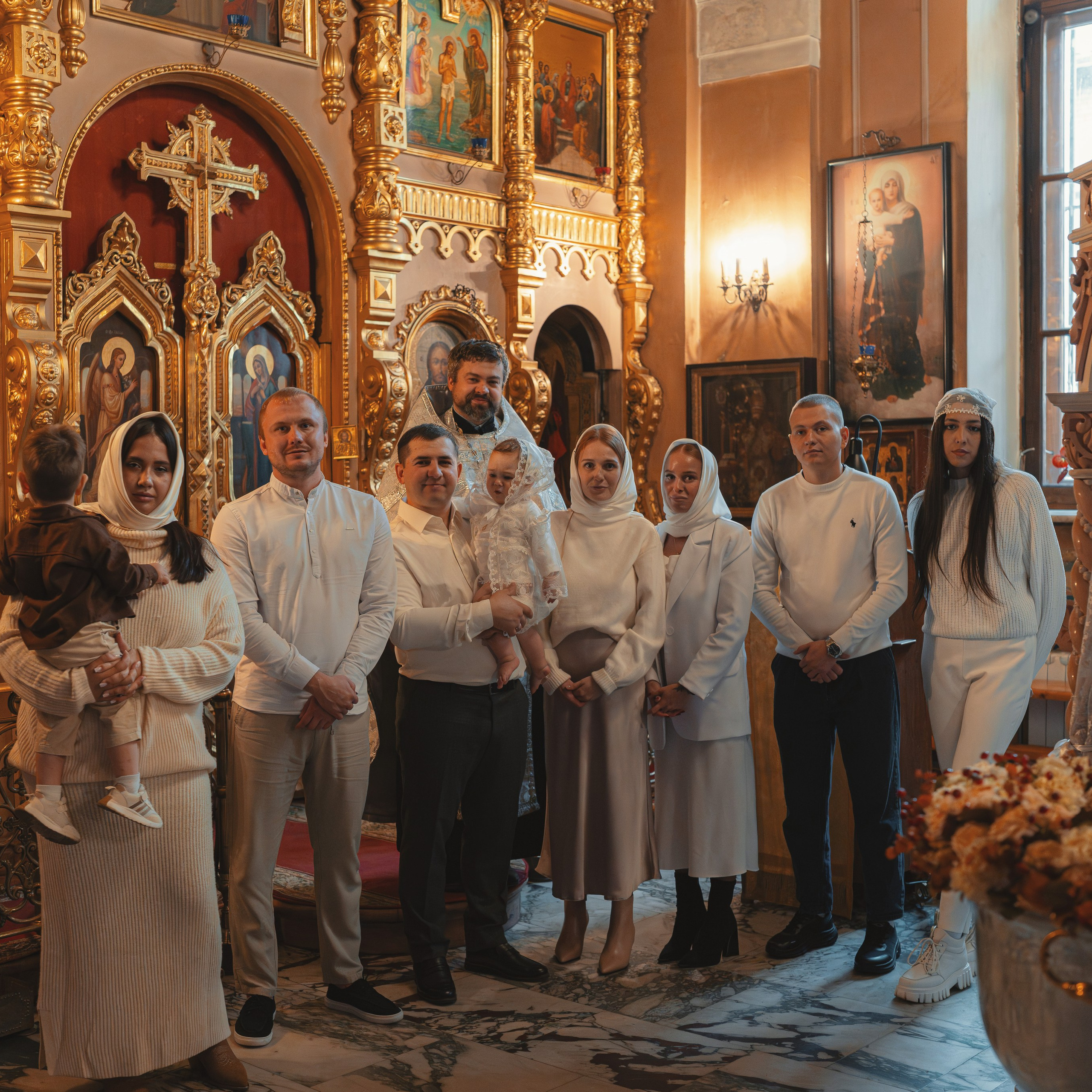 Крещение девочки в Храме Воскресения Словущего в Даниловской Слободе. Семейный фотограф в Москве 📸
