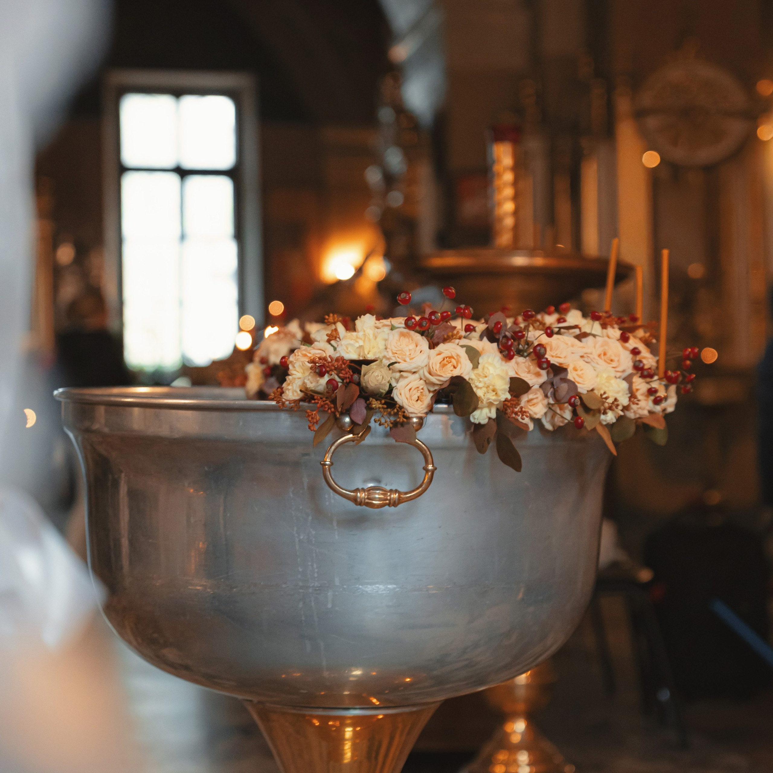 Крещение девочки в Храме Воскресения Словущего в Даниловской Слободе. Семейный фотограф в Москве 📸