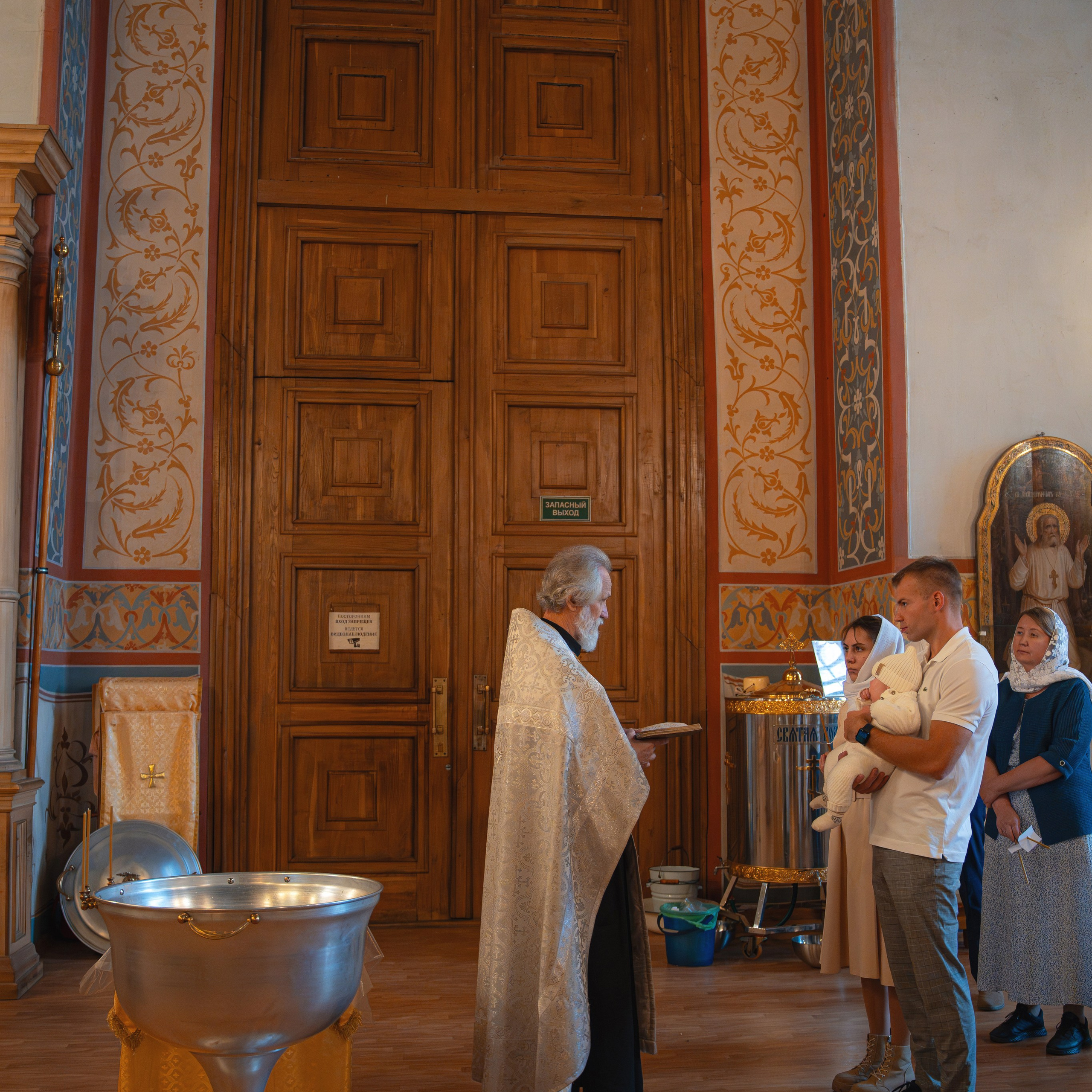 Крещение в Старейшем Соборе Покрова Пресвятой Богородицы в Измайлово. Семейный фотограф в Москве 📸