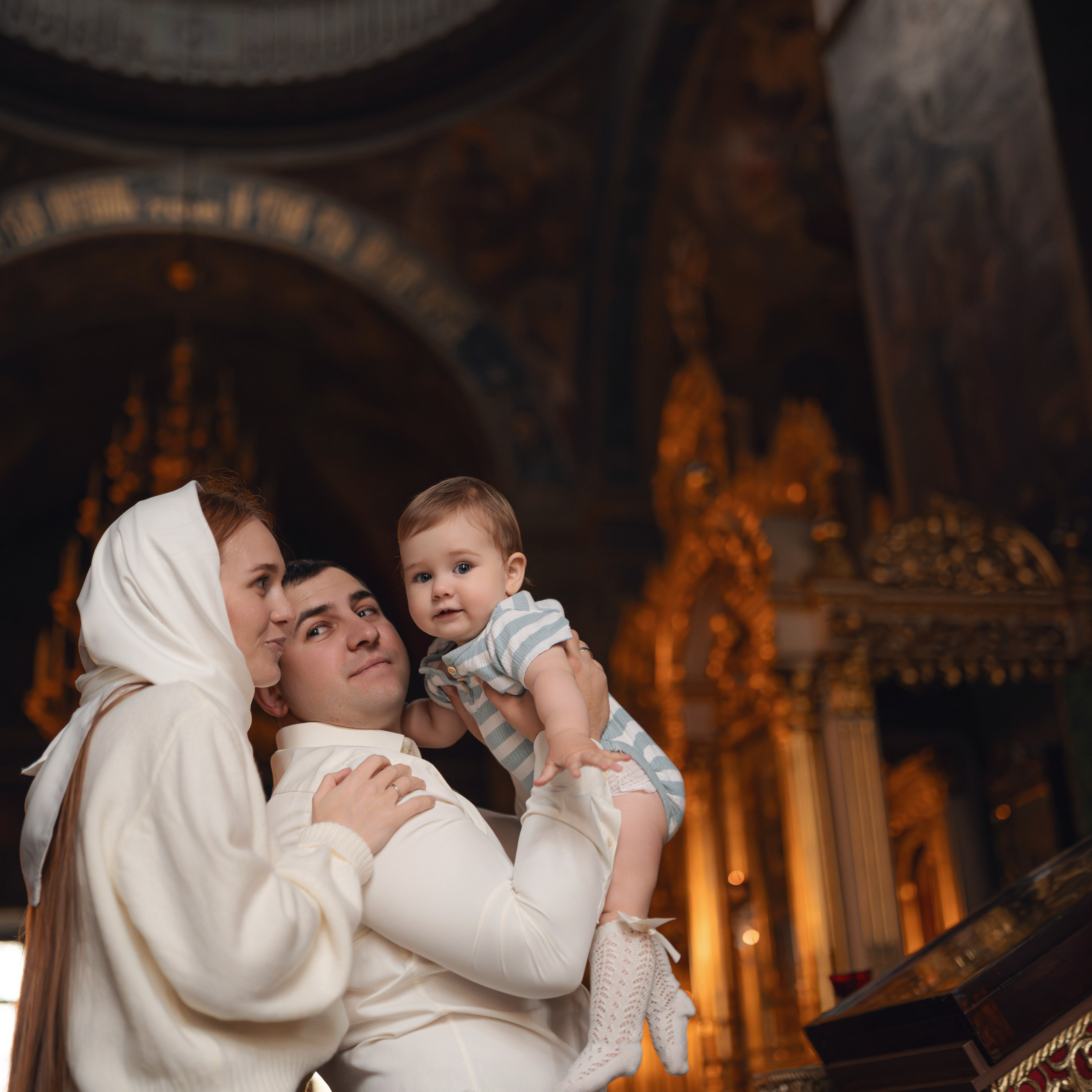 Крещение девочки в Храме Воскресения Словущего в Даниловской Слободе. Семейный фотограф в Москве 📸
