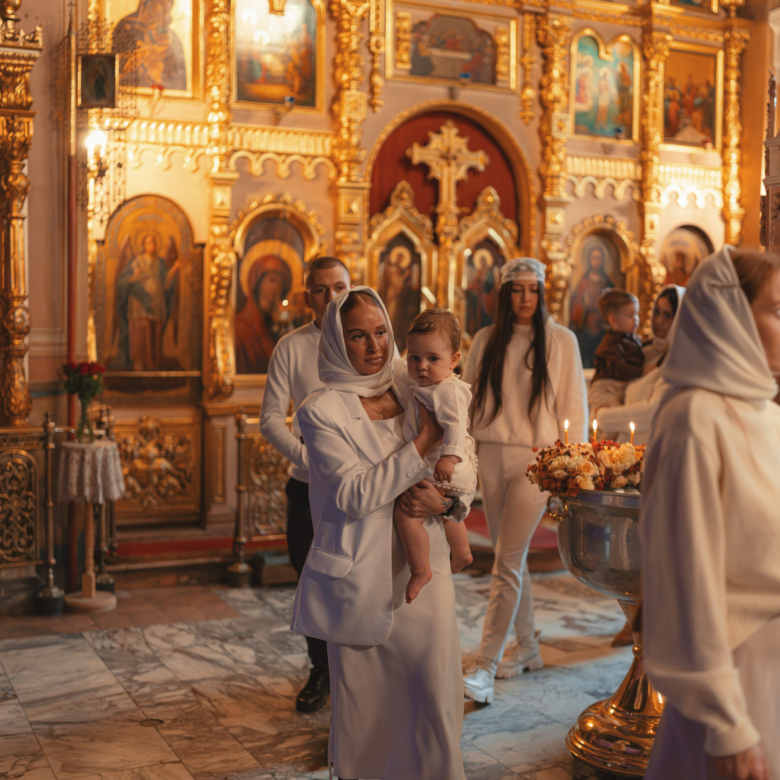 Крещение девочки в Храме Воскресения Словущего в Даниловской Слободе. Семейный фотограф в Москве 📸