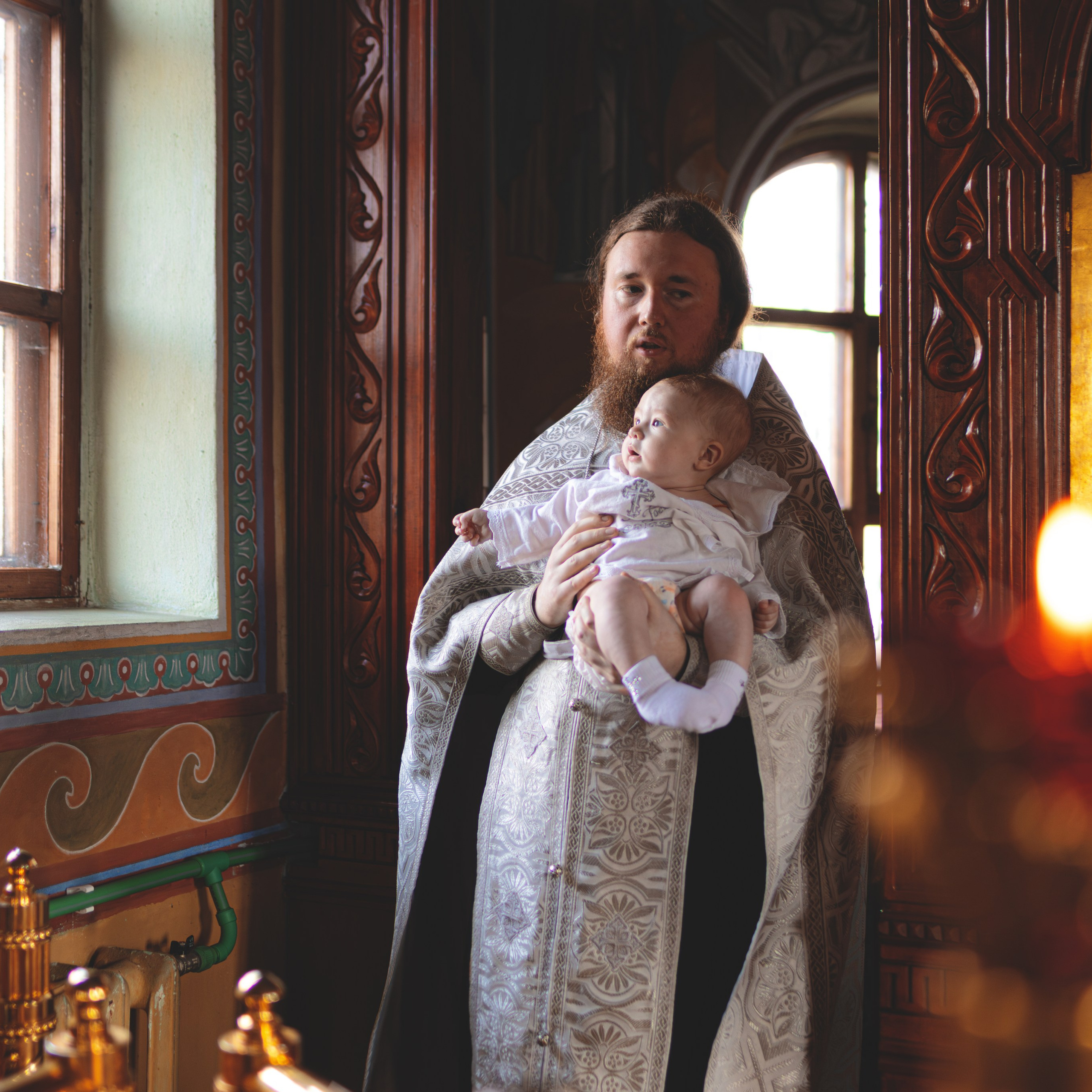 Фотографии с крещения в Церкви Тихона, патриарха Всероссийского. Семейный фотограф в Москве 📸