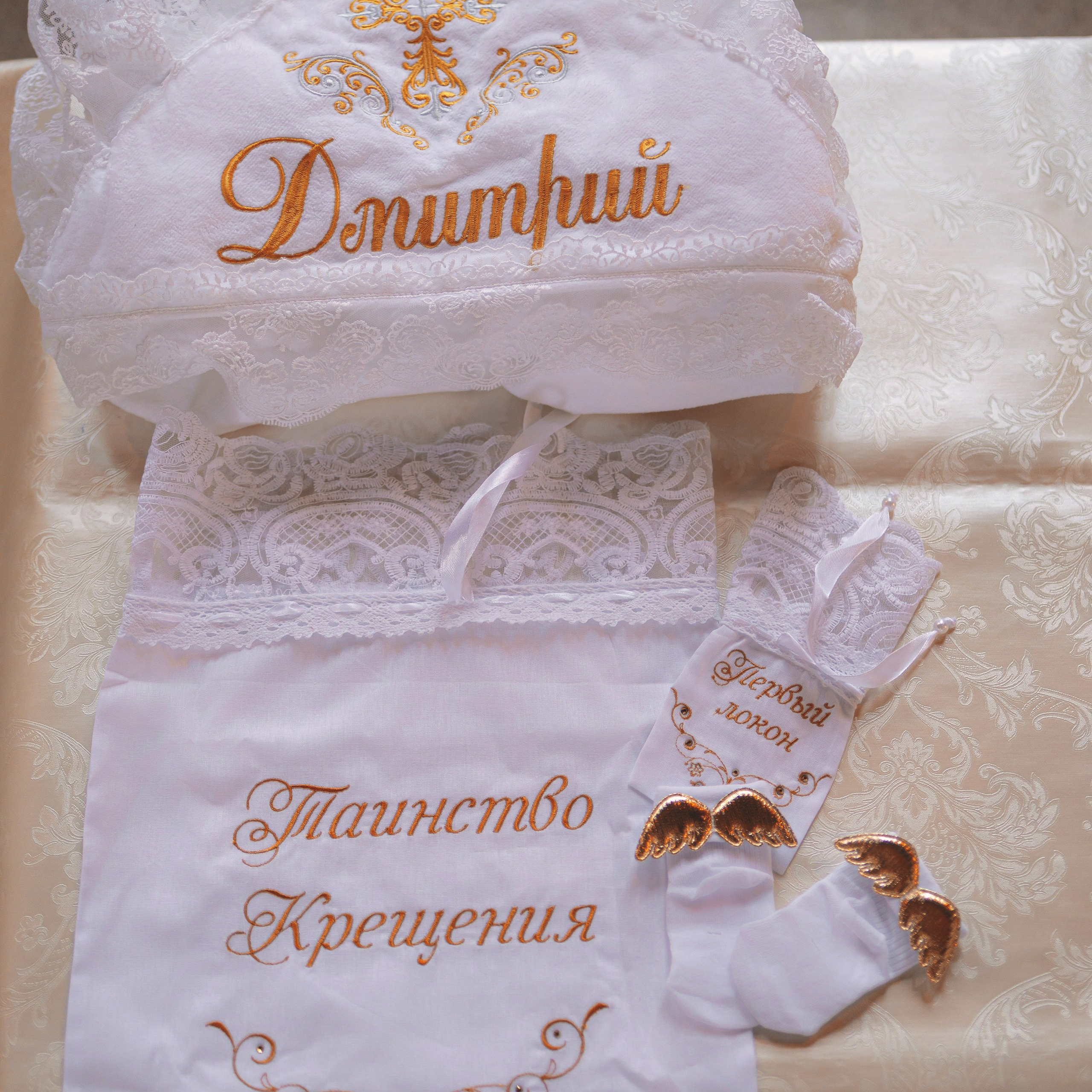 Светлые и душевные фотографии с крещения в Церкви Николая Чудотворца в Ангелово. Семейный фотограф в Москве 📸