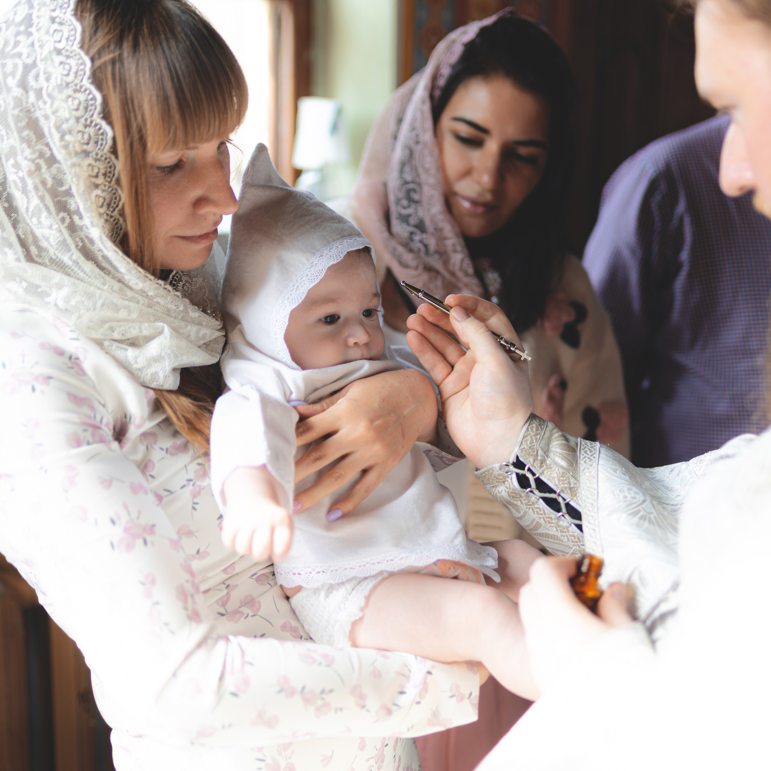 Фотографии с крещения в Церкви Тихона, патриарха Всероссийского. Семейный фотограф в Москве 📸
