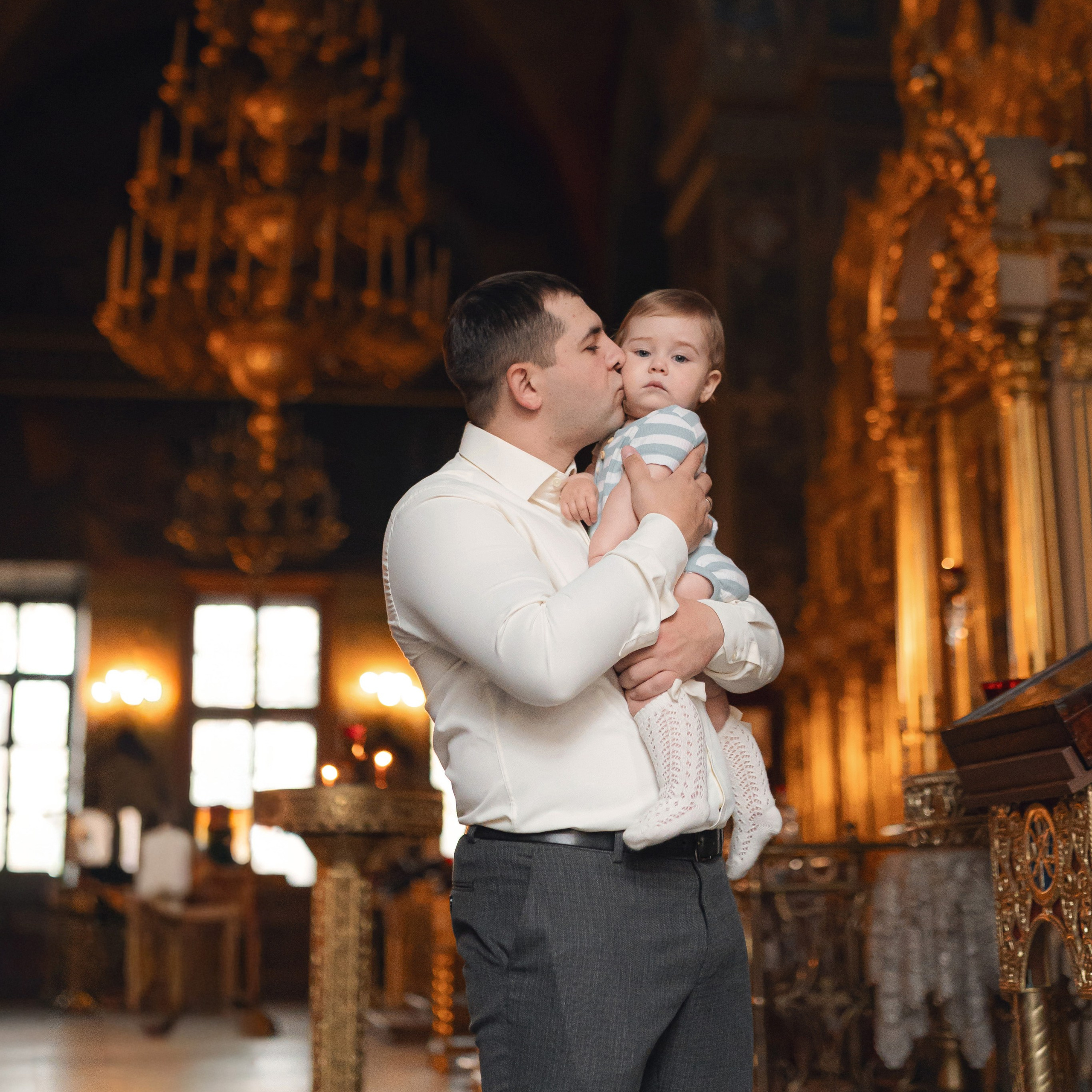 Крещение девочки в Храме Воскресения Словущего в Даниловской Слободе. Семейный фотограф в Москве 📸