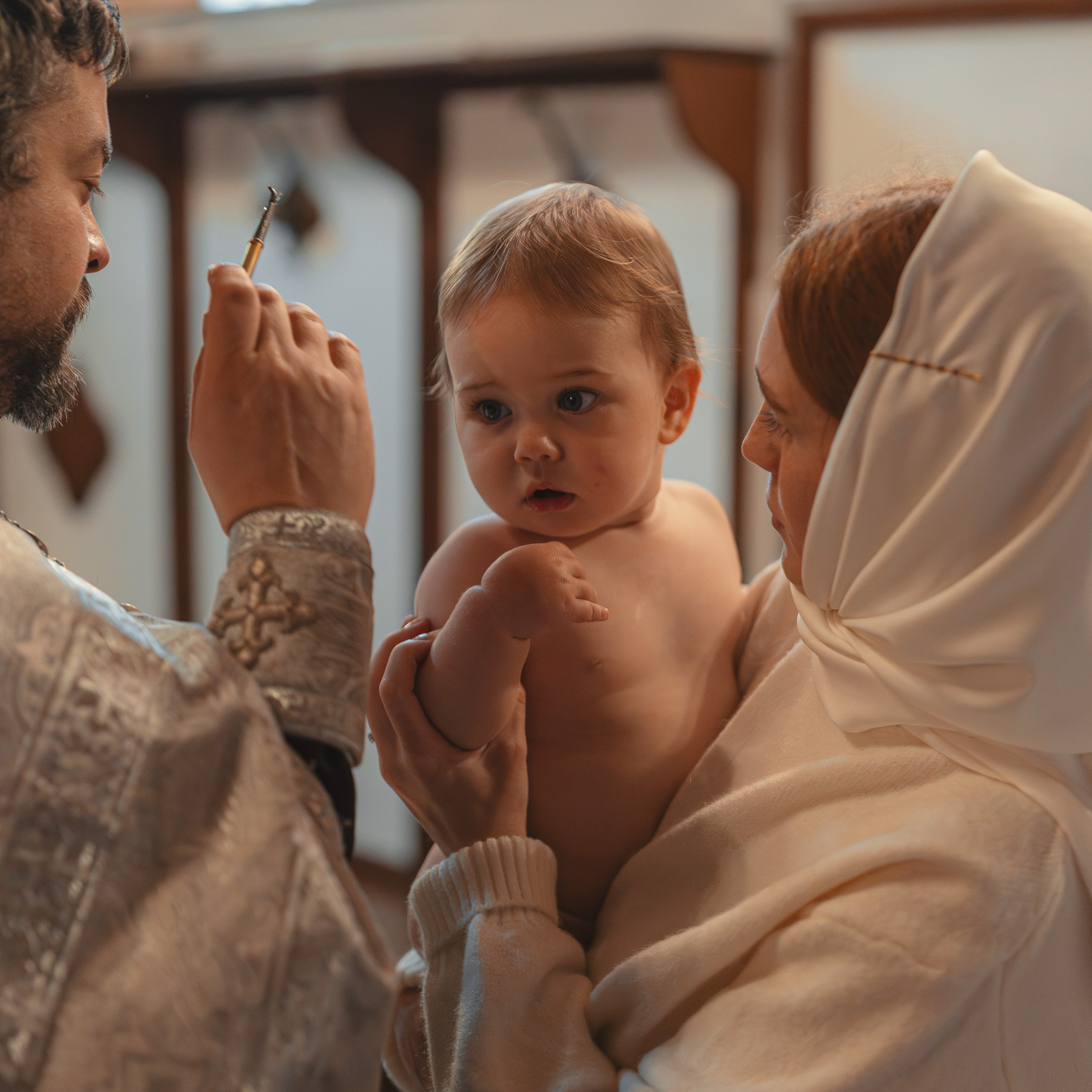 Крещение девочки в Храме Воскресения Словущего в Даниловской Слободе. Семейный фотограф в Москве 📸