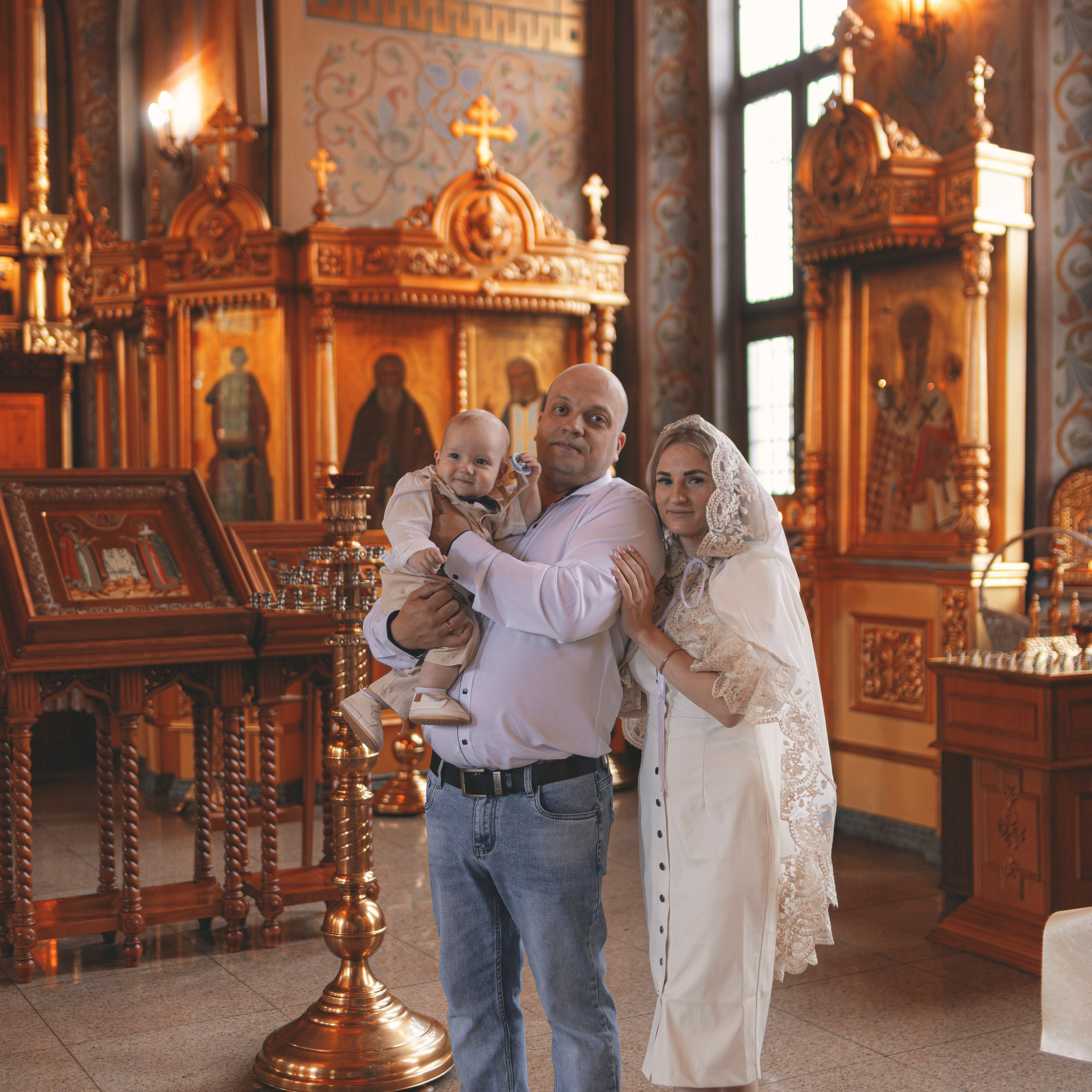 Светлые и душевные фотографии с крещения в Церкви Николая Чудотворца в Ангелово. Семейный фотограф в Москве 📸