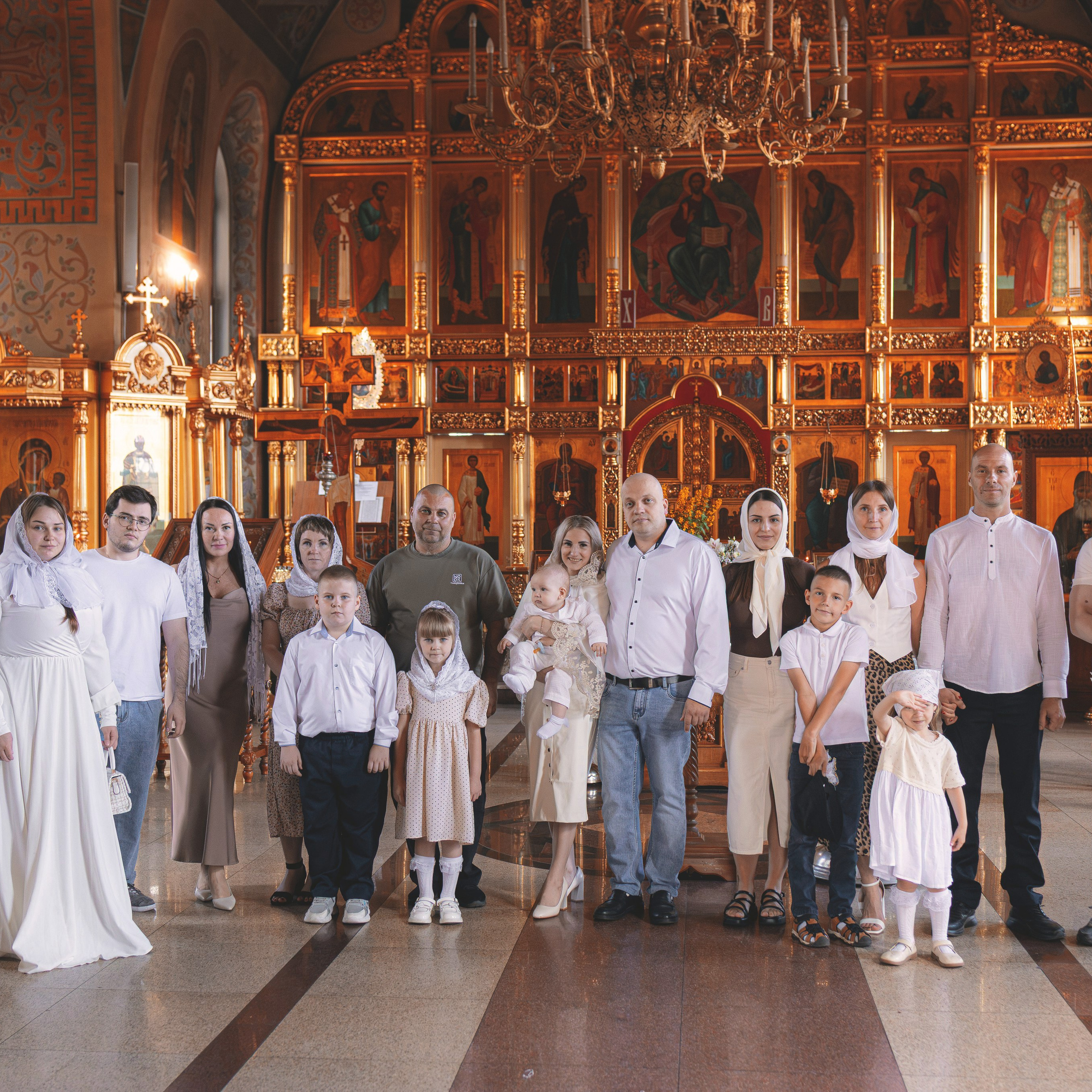 Светлые и душевные фотографии с крещения в Церкви Николая Чудотворца в Ангелово. Семейный фотограф в Москве 📸