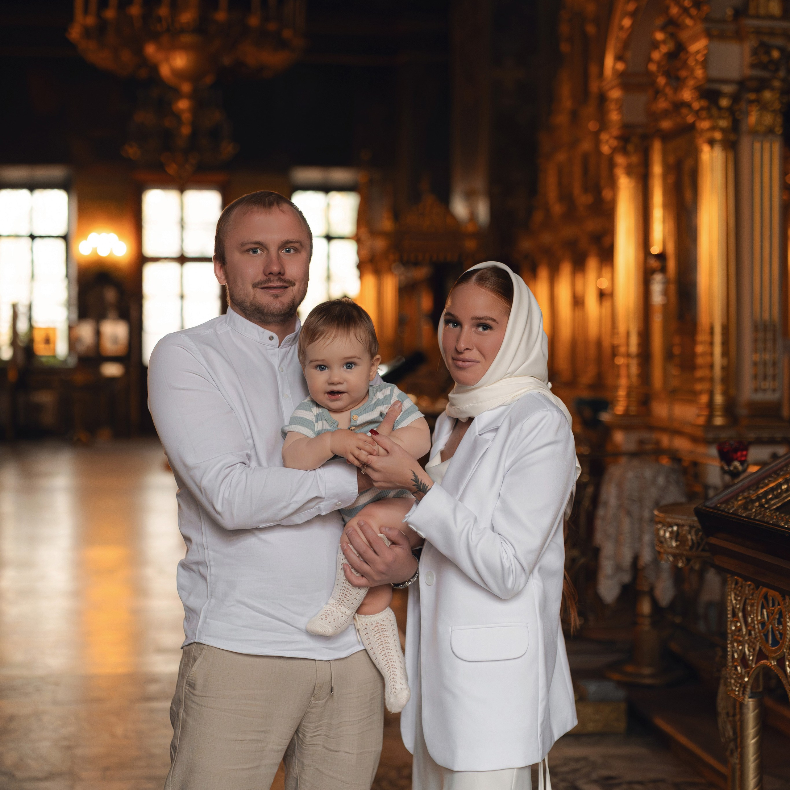 Крещение девочки в Храме Воскресения Словущего в Даниловской Слободе. Семейный фотограф в Москве 📸