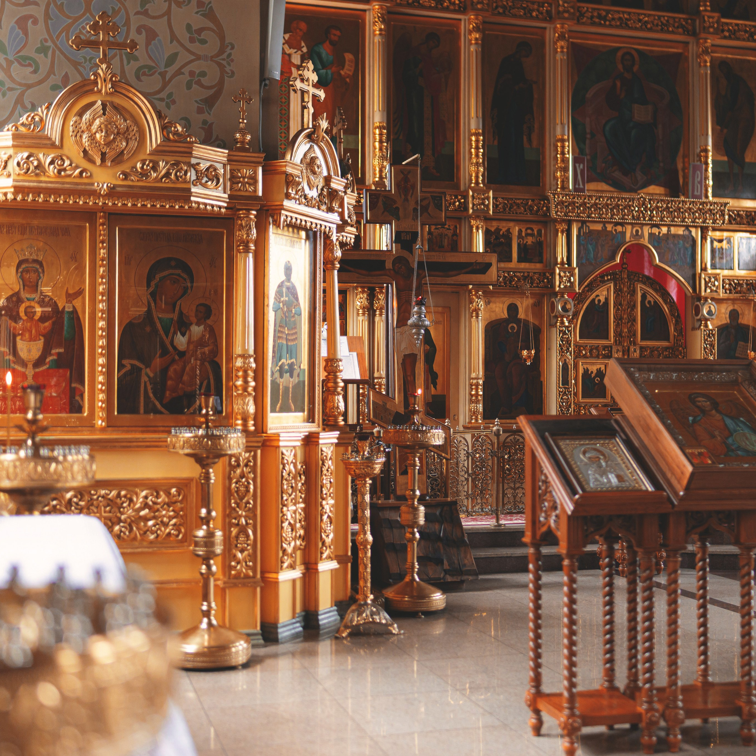 Светлые и душевные фотографии с крещения в Церкви Николая Чудотворца в Ангелово. Семейный фотограф в Москве 📸