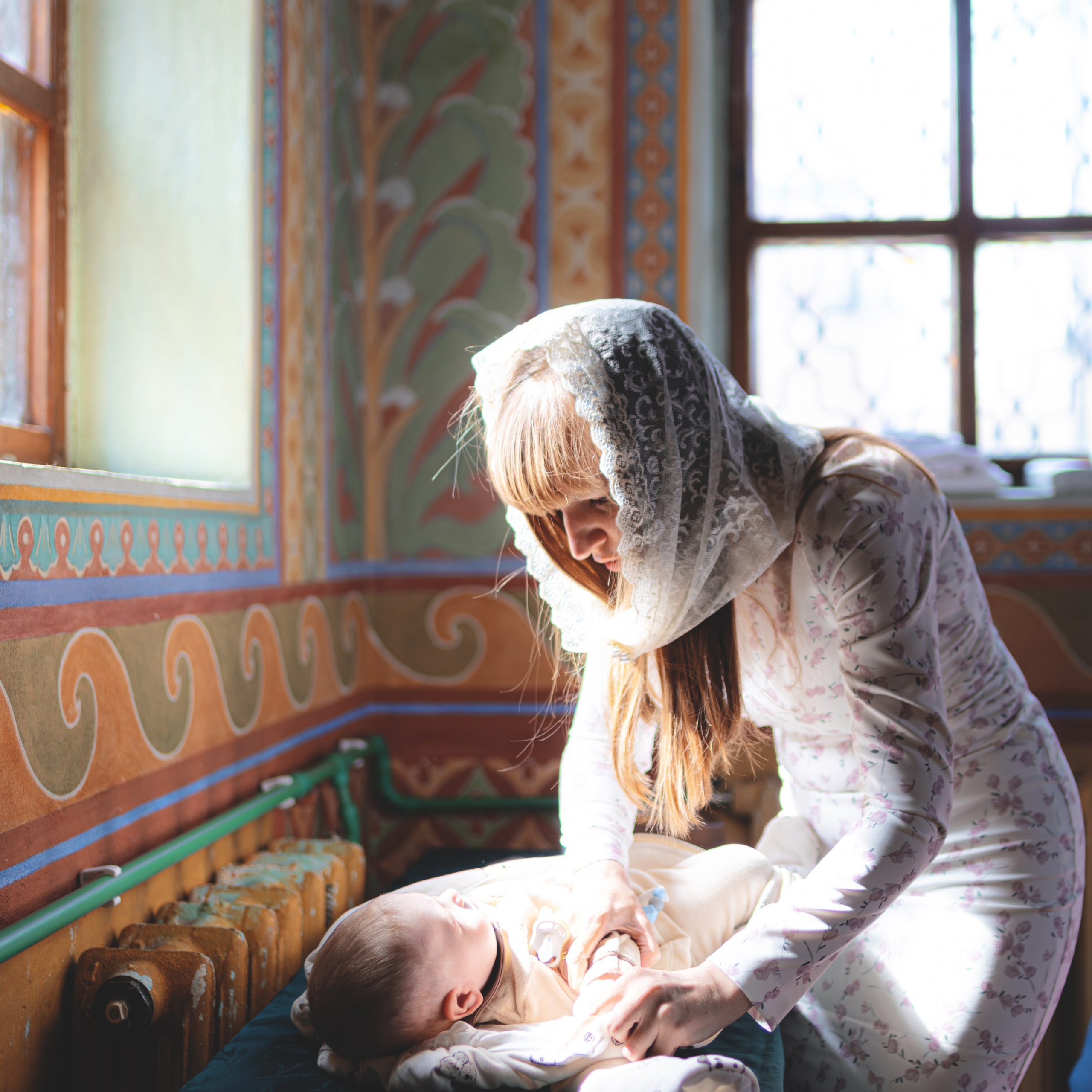 Фотографии с крещения в Церкви Тихона, патриарха Всероссийского. Семейный фотограф в Москве 📸