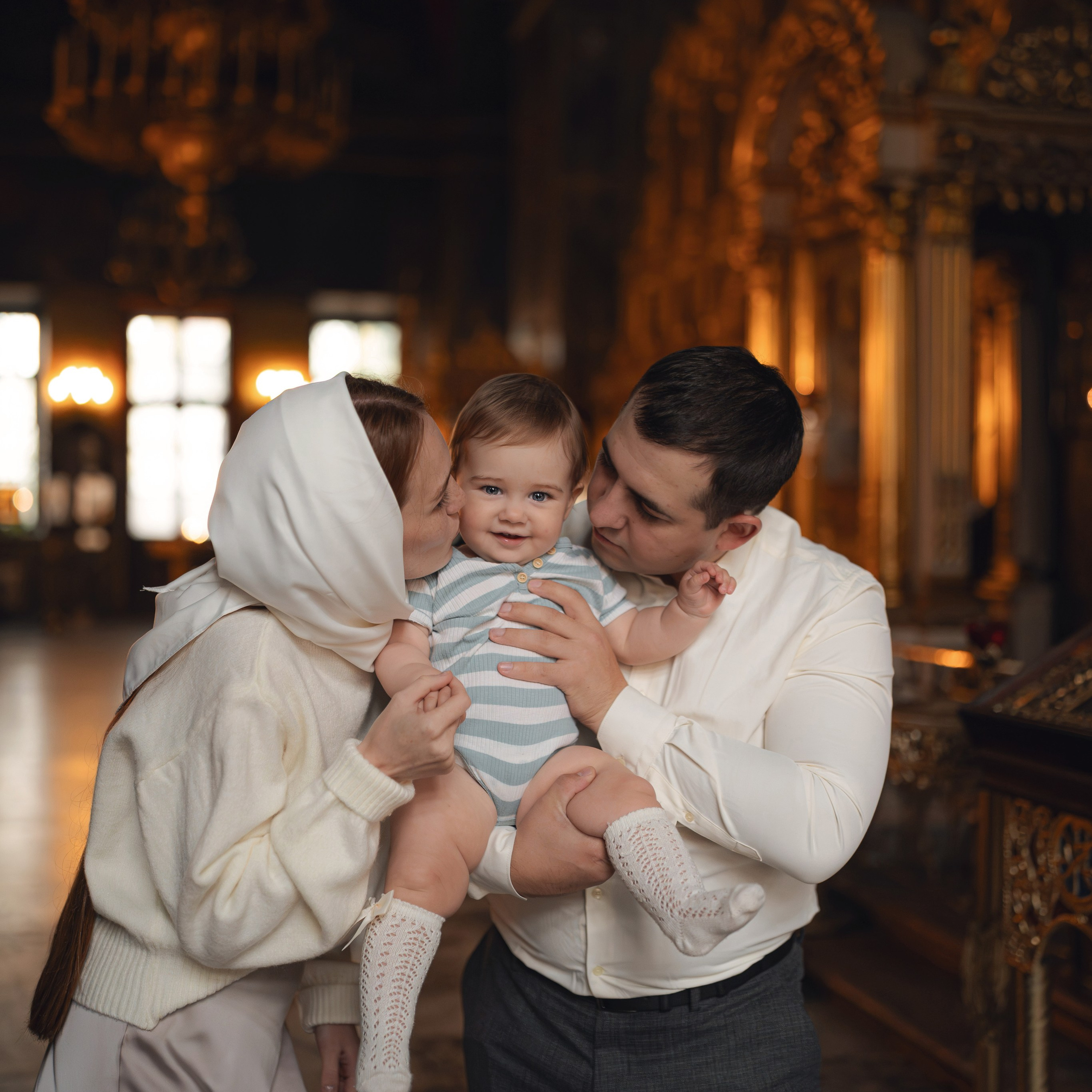 Крещение девочки в Храме Воскресения Словущего в Даниловской Слободе. Семейный фотограф в Москве 📸