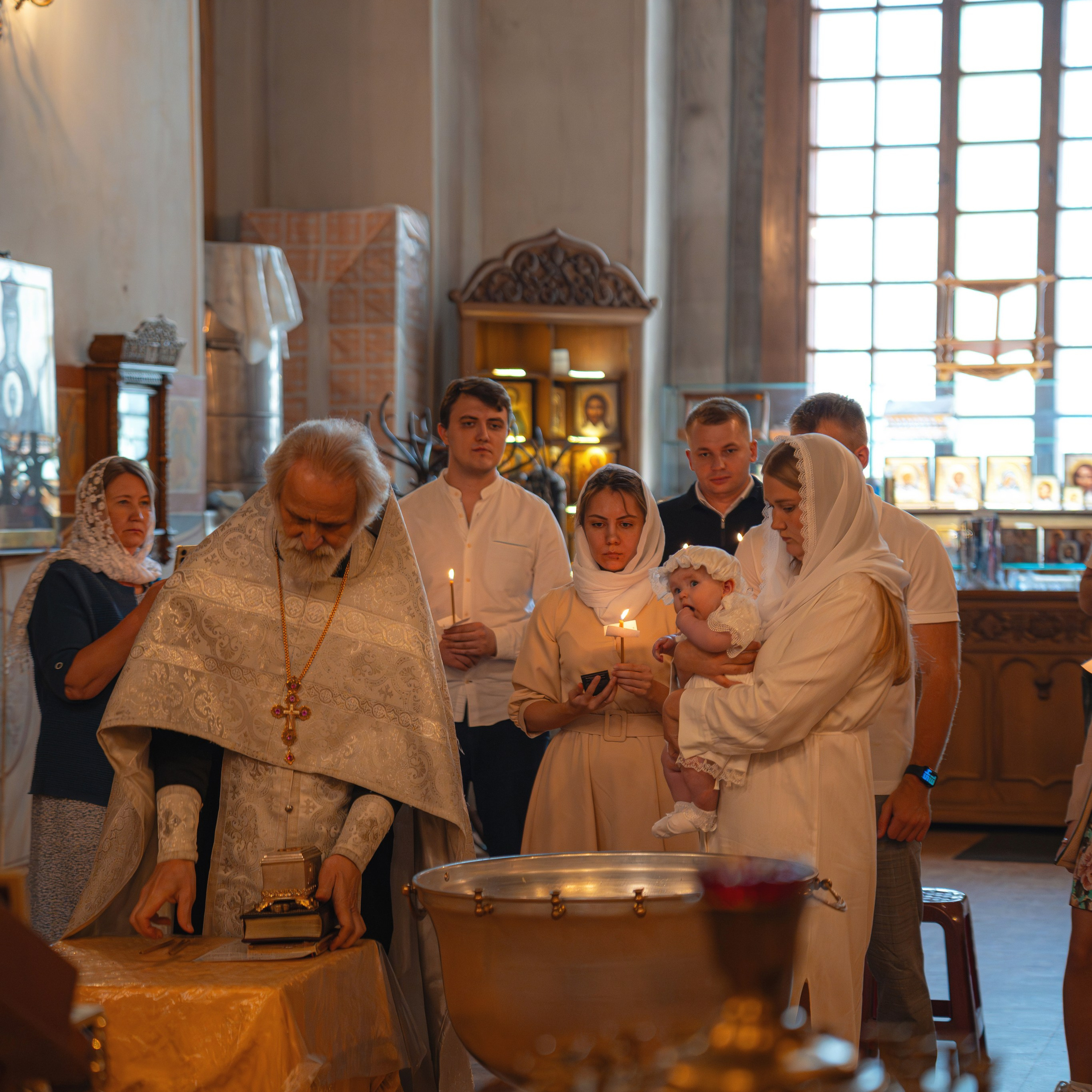 Крещение в Старейшем Соборе Покрова Пресвятой Богородицы в Измайлово. Семейный фотограф в Москве 📸