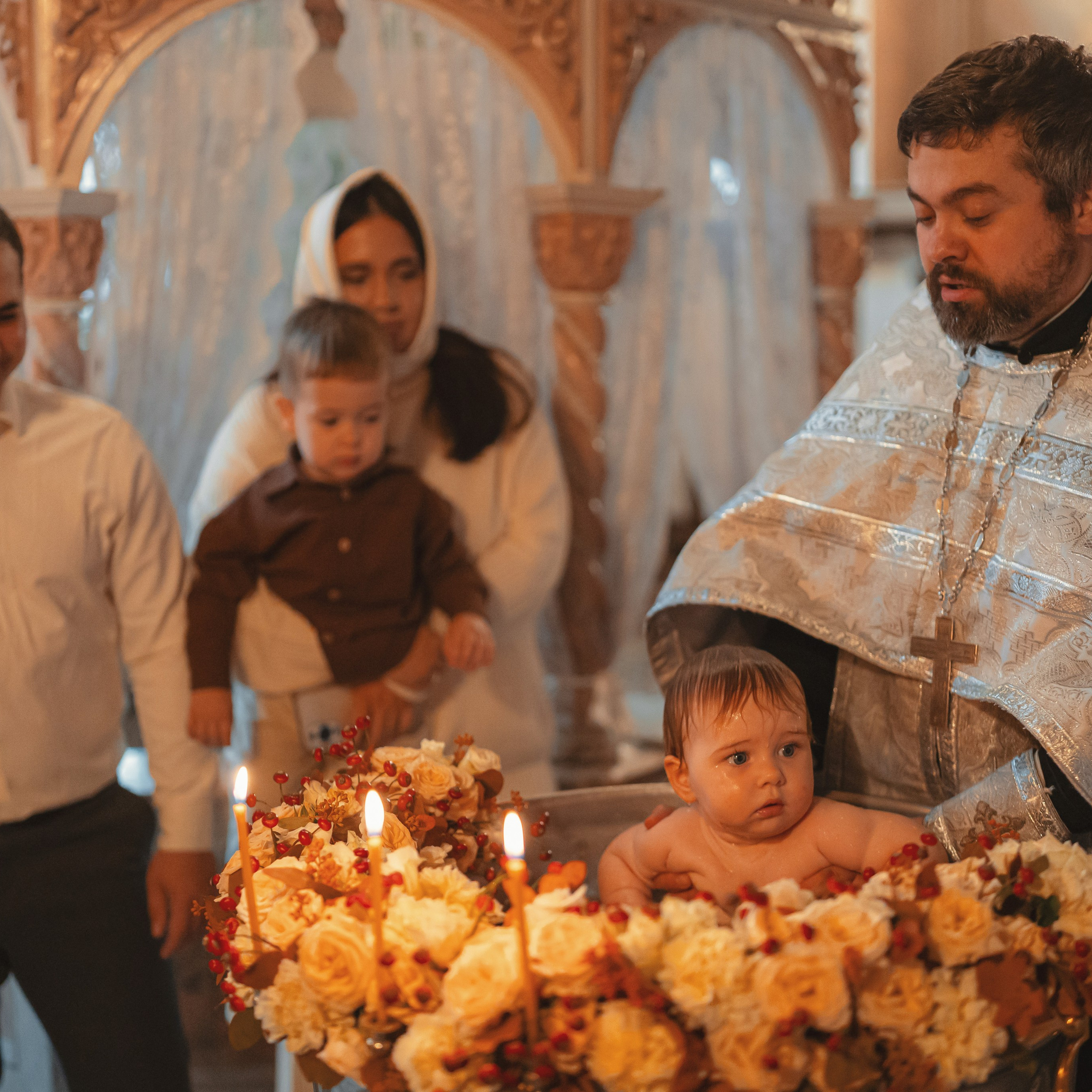 Крещение девочки в Храме Воскресения Словущего в Даниловской Слободе. Семейный фотограф в Москве 📸