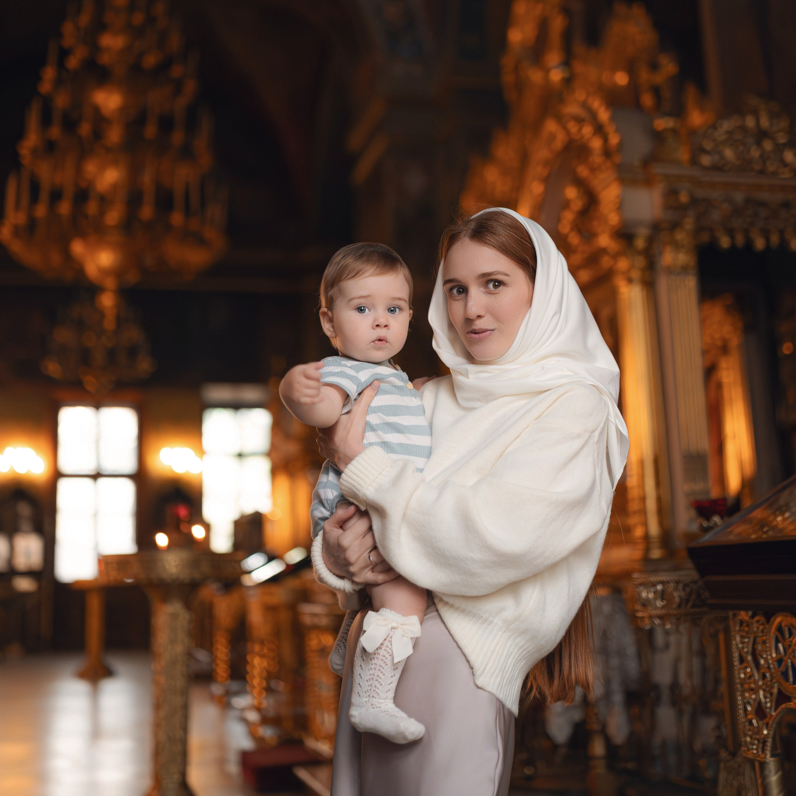 Крещение девочки в Храме Воскресения Словущего в Даниловской Слободе. Семейный фотограф в Москве 📸