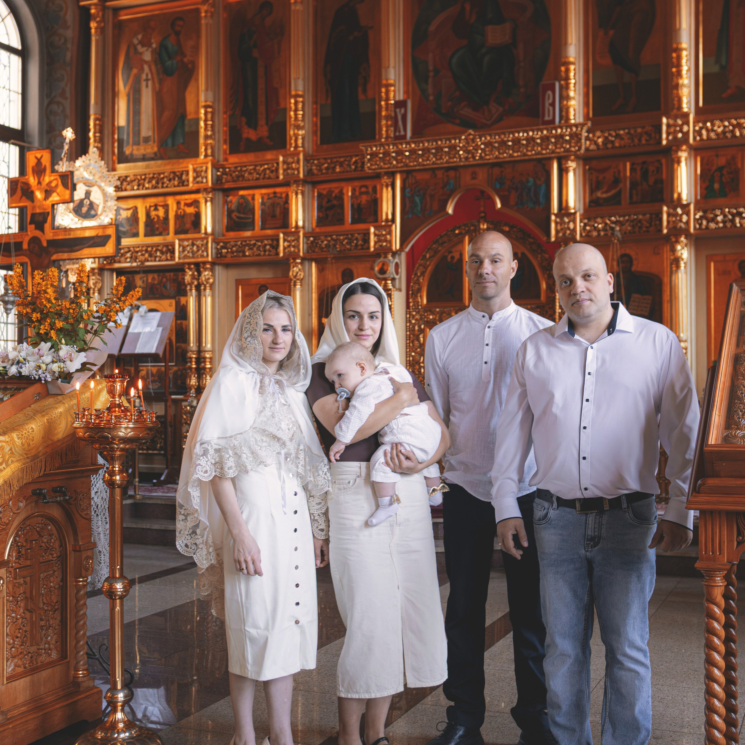 Светлые и душевные фотографии с крещения в Церкви Николая Чудотворца в Ангелово. Семейный фотограф в Москве 📸