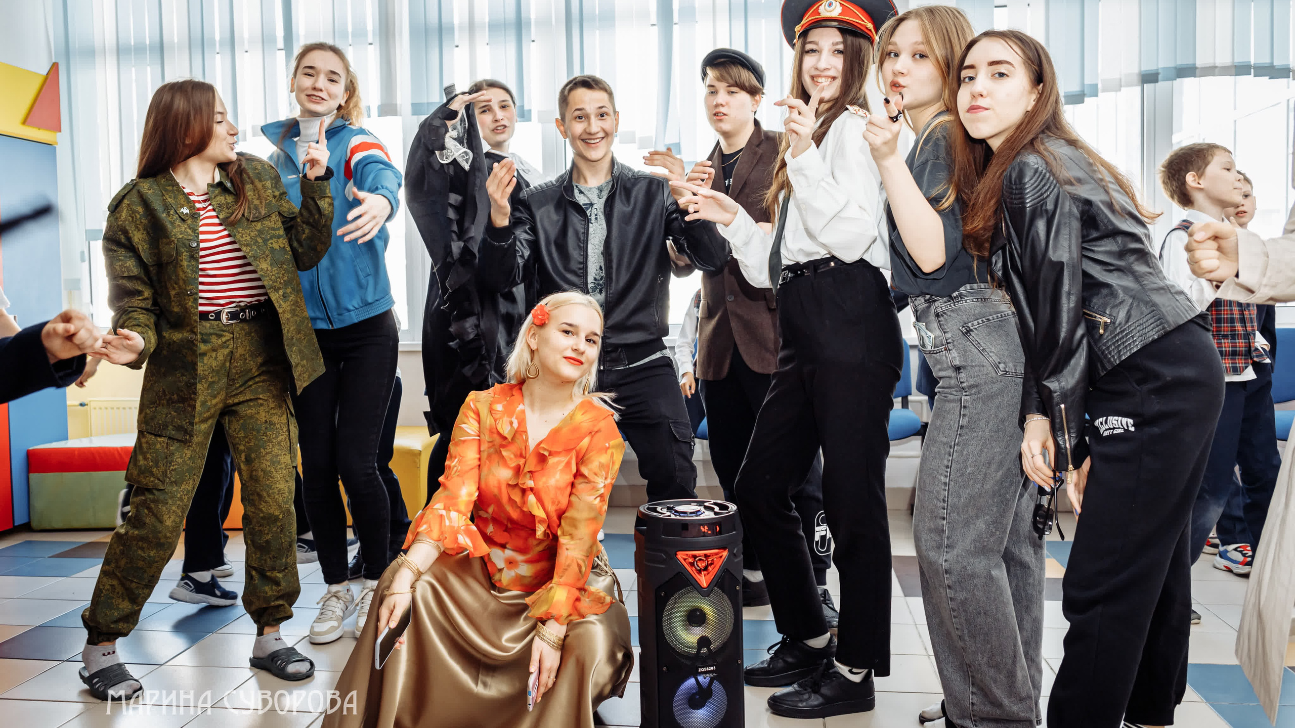 Школьная видеосъемка 11 класс. Свадебный фотограф Марина Суворова и видеооператор Олег Петров