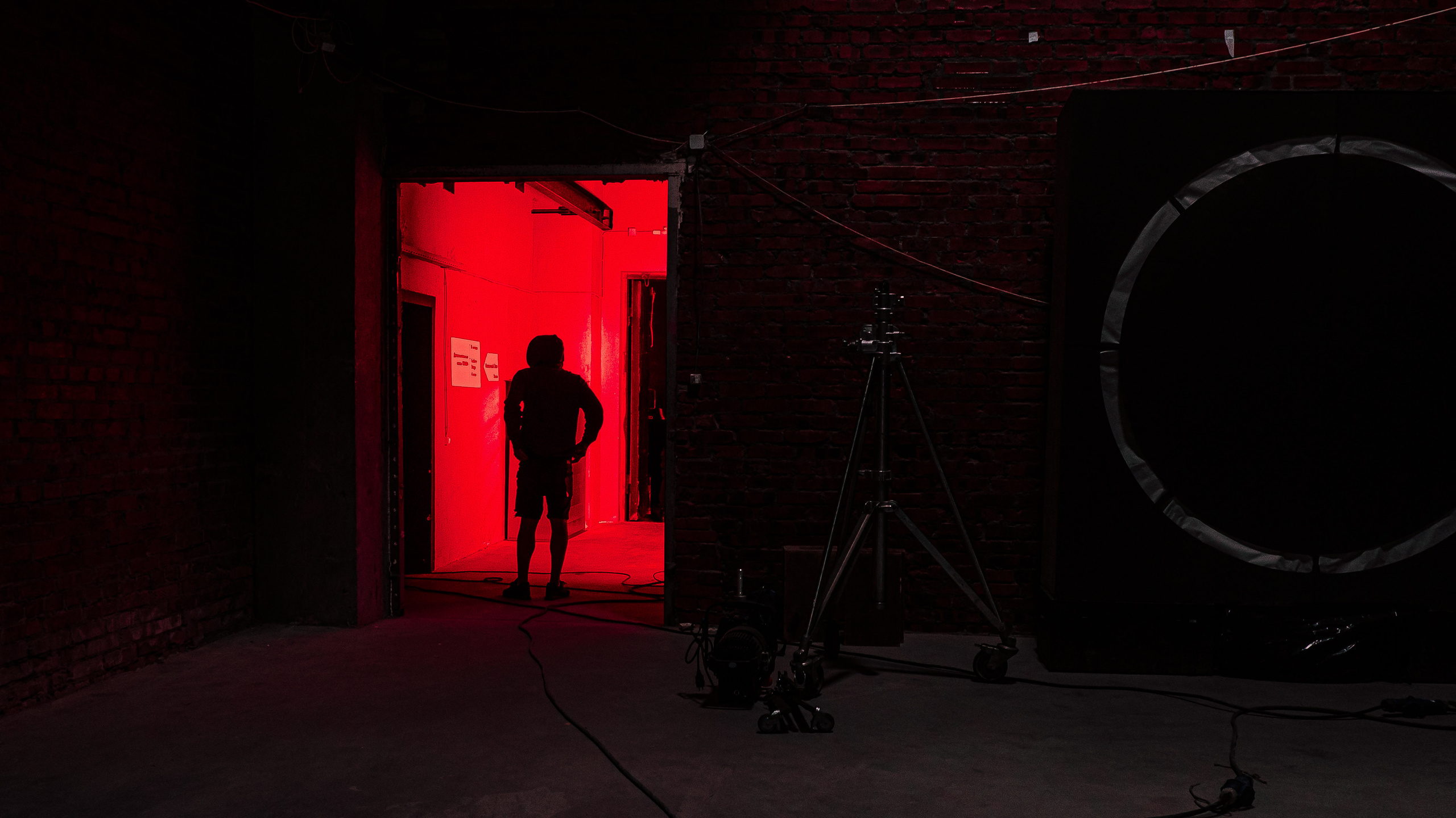 «Летом асфальт тёплый»