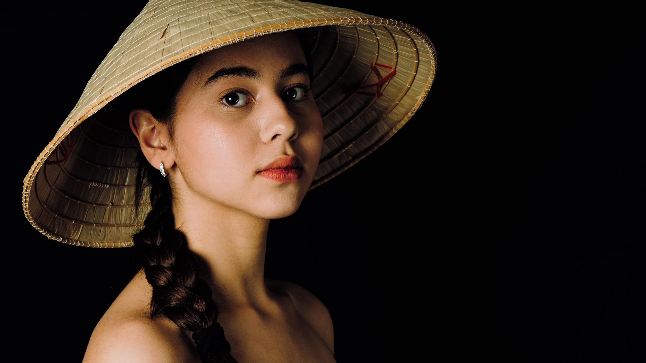 Девушка в шляпе