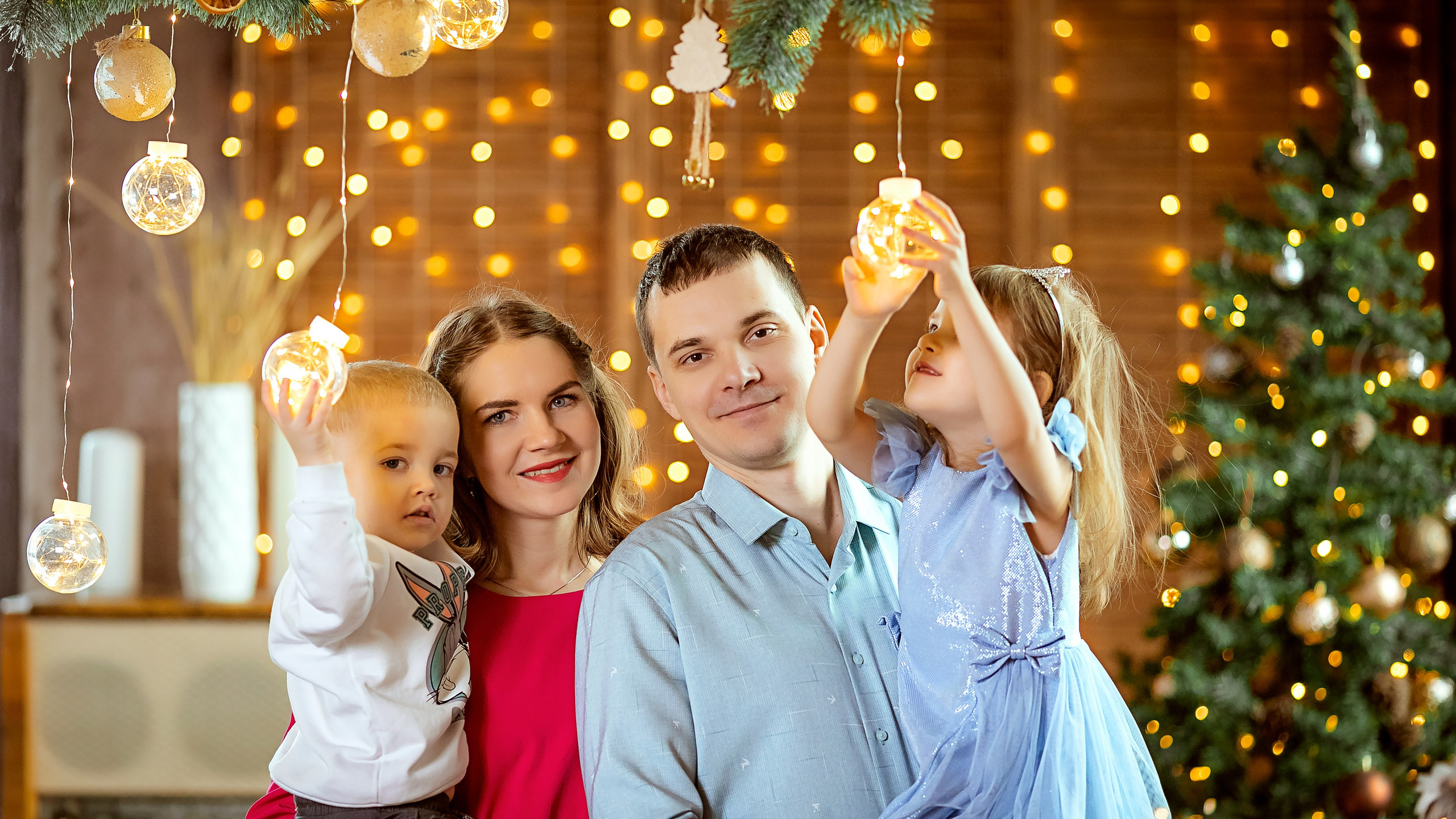 Елена с семьёй