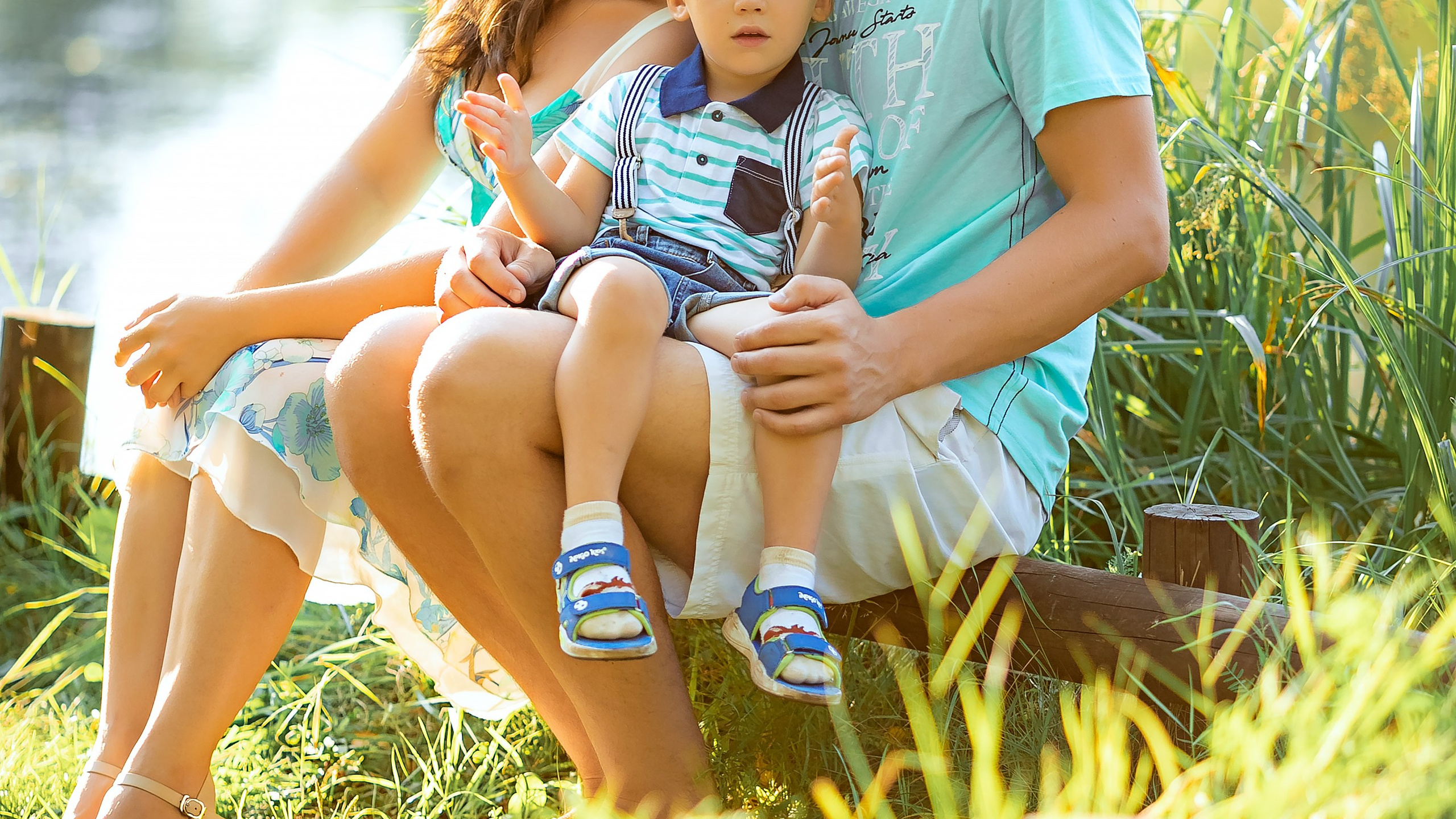 Настя с семьёй в парке